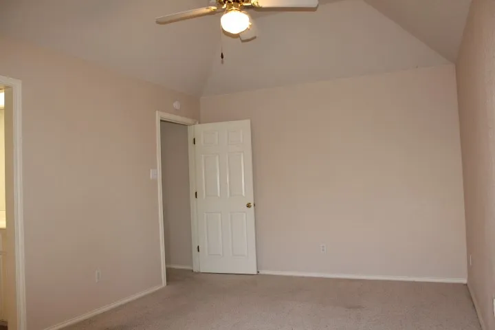 Townhouse For Sale in Tarrant County , 1230 Woodland Park Drive, Hurst, Texas 76053, 3 Bedroom, 3 Bathroom, 2 Garage spaces, 1,840 Sqft, built in 1996, mls#21325202, Real Estate Agent in Hurst, Homes For Sale in Tarrant county, Homes For Sale in Hurst, Realtor in Hurst Texas, Real Estate Brokerage Independent Realty Texas, Luminita Cordes Realtor