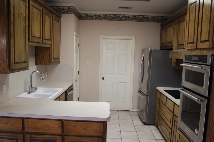 Townhouse For Sale in Tarrant County , 1230 Woodland Park Drive, Hurst, Texas 76053, 3 Bedroom, 3 Bathroom, 2 Garage spaces, 1,840 Sqft, built in 1996, mls#21325202, Real Estate Agent in Hurst, Homes For Sale in Tarrant county, Homes For Sale in Hurst, Realtor in Hurst Texas, Real Estate Brokerage Independent Realty Texas, Luminita Cordes Realtor
