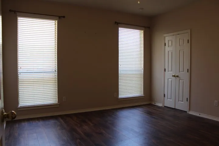 Townhouse For Sale in Tarrant County , 1230 Woodland Park Drive, Hurst, Texas 76053, 3 Bedroom, 3 Bathroom, 2 Garage spaces, 1,840 Sqft, built in 1996, mls#21325202, Real Estate Agent in Hurst, Homes For Sale in Tarrant county, Homes For Sale in Hurst, Realtor in Hurst Texas, Real Estate Brokerage Independent Realty Texas, Luminita Cordes Realtor