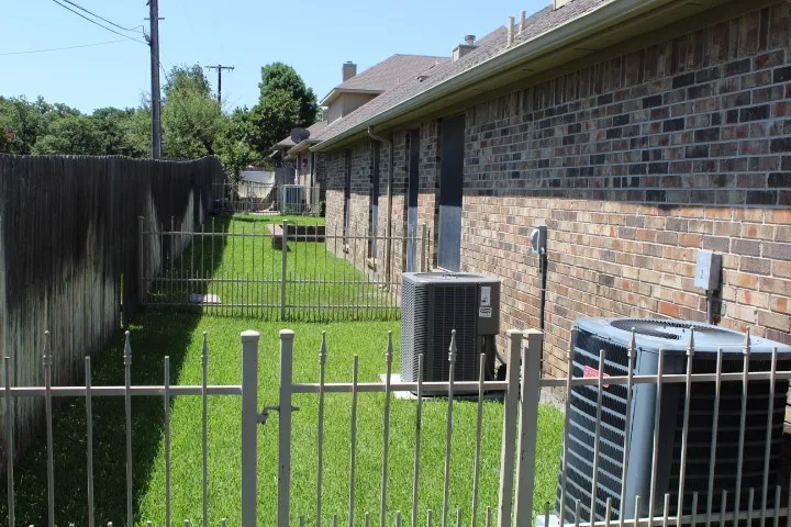 Townhouse For Sale in Tarrant County , 1230 Woodland Park Drive, Hurst, Texas 76053, 3 Bedroom, 3 Bathroom, 2 Garage spaces, 1,840 Sqft, built in 1996, mls#21325202, Real Estate Agent in Hurst, Homes For Sale in Tarrant county, Homes For Sale in Hurst, Realtor in Hurst Texas, Real Estate Brokerage Independent Realty Texas, Luminita Cordes Realtor