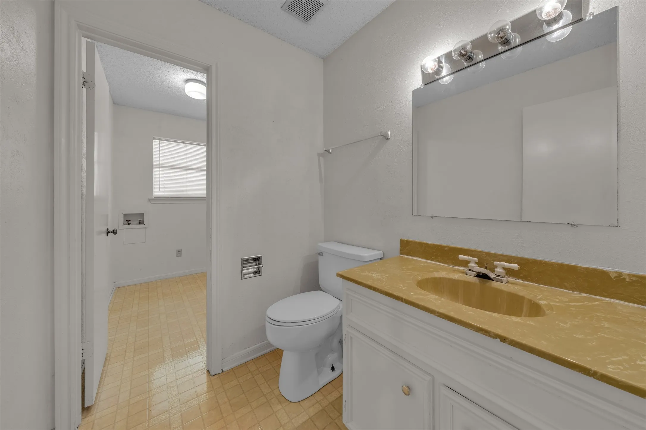 Single Family Residence For Sale in Mc Lennan County , 3256 Village Park Drive, Waco, Texas 76708, 3 Bedroom, 3 Bathroom, 2 Garage spaces, 1,896 Sqft, built in 1976, mls#21325096, Real Estate Agent in Waco, Homes For Sale in Mc Lennan county, Homes For Sale in Waco, Realtor in Waco Texas, Real Estate Brokerage Independent Realty Texas, Luminita Cordes Realtor