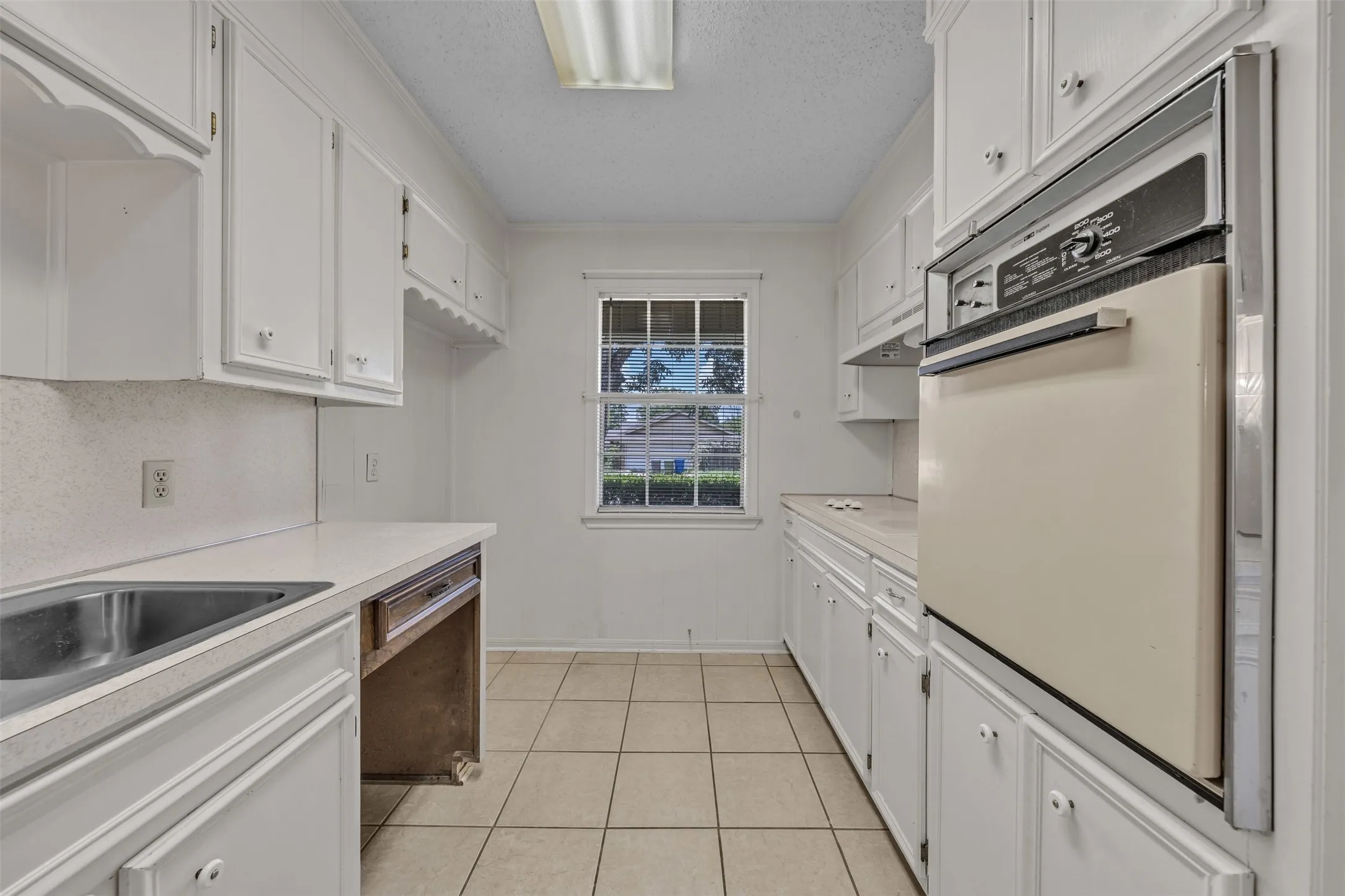 Single Family Residence For Sale in Mc Lennan County , 3256 Village Park Drive, Waco, Texas 76708, 3 Bedroom, 3 Bathroom, 2 Garage spaces, 1,896 Sqft, built in 1976, mls#21325096, Real Estate Agent in Waco, Homes For Sale in Mc Lennan county, Homes For Sale in Waco, Realtor in Waco Texas, Real Estate Brokerage Independent Realty Texas, Luminita Cordes Realtor