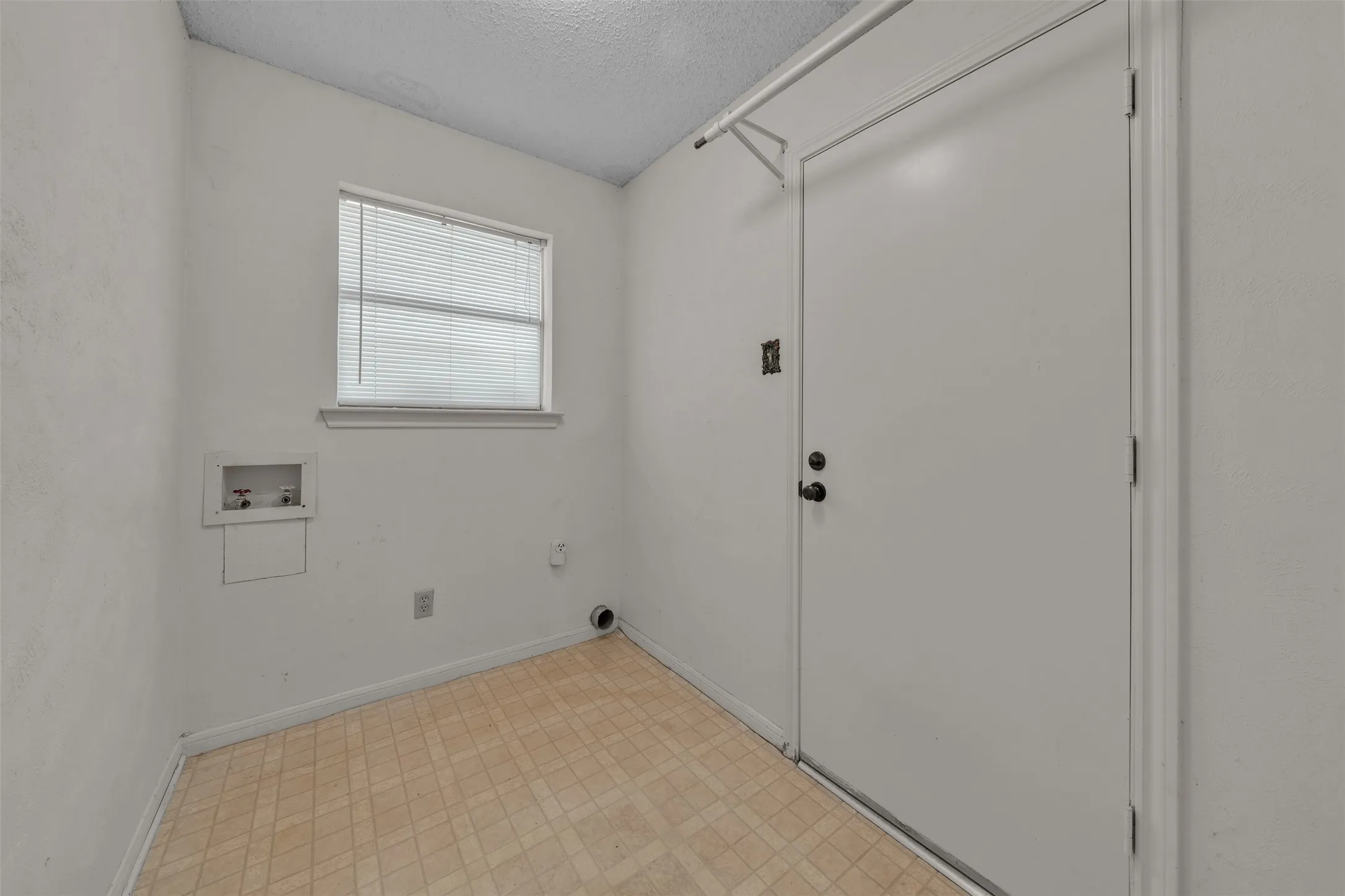 Single Family Residence For Sale in Mc Lennan County , 3256 Village Park Drive, Waco, Texas 76708, 3 Bedroom, 3 Bathroom, 2 Garage spaces, 1,896 Sqft, built in 1976, mls#21325096, Real Estate Agent in Waco, Homes For Sale in Mc Lennan county, Homes For Sale in Waco, Realtor in Waco Texas, Real Estate Brokerage Independent Realty Texas, Luminita Cordes Realtor