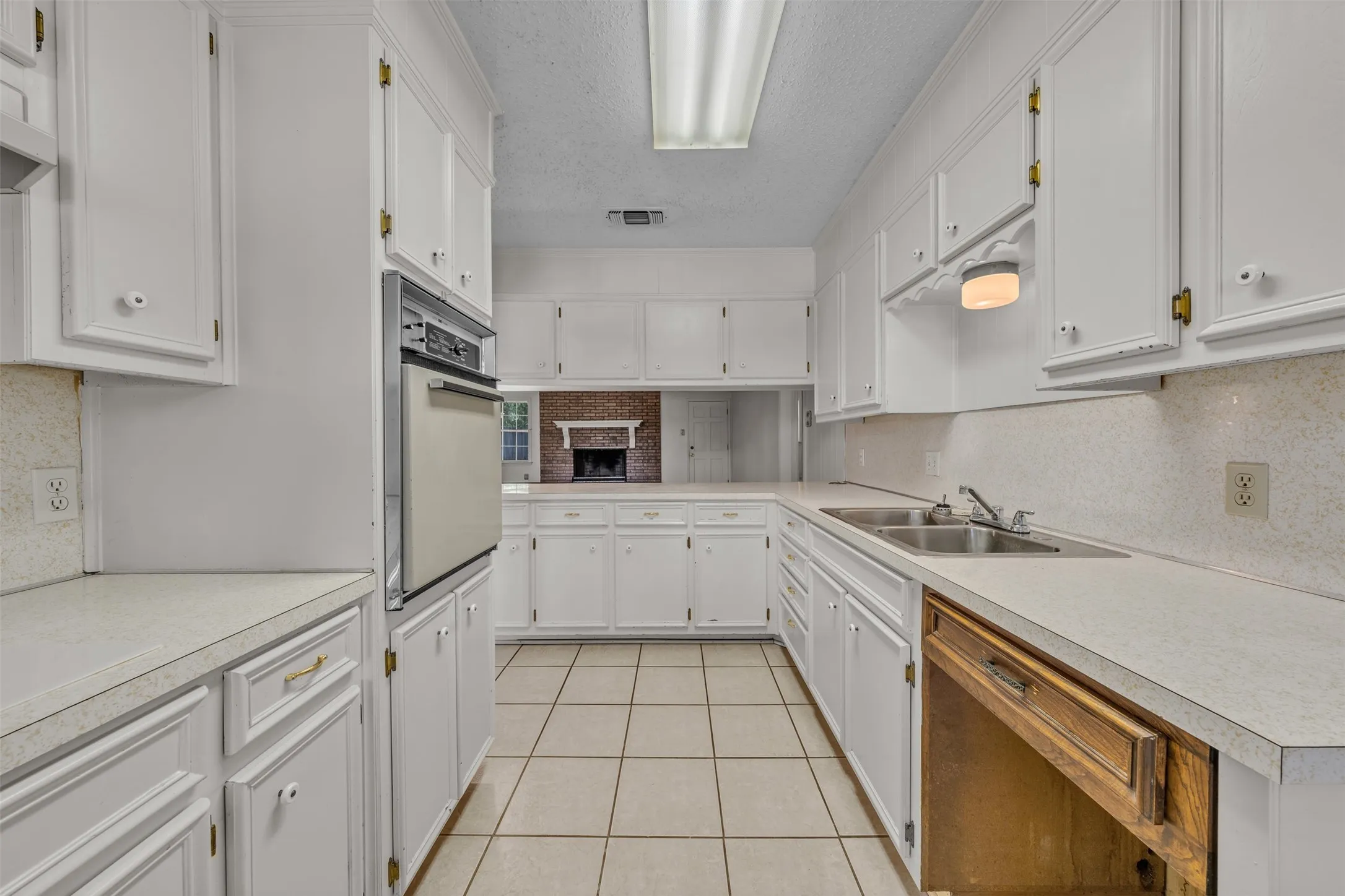 Single Family Residence For Sale in Mc Lennan County , 3256 Village Park Drive, Waco, Texas 76708, 3 Bedroom, 3 Bathroom, 2 Garage spaces, 1,896 Sqft, built in 1976, mls#21325096, Real Estate Agent in Waco, Homes For Sale in Mc Lennan county, Homes For Sale in Waco, Realtor in Waco Texas, Real Estate Brokerage Independent Realty Texas, Luminita Cordes Realtor