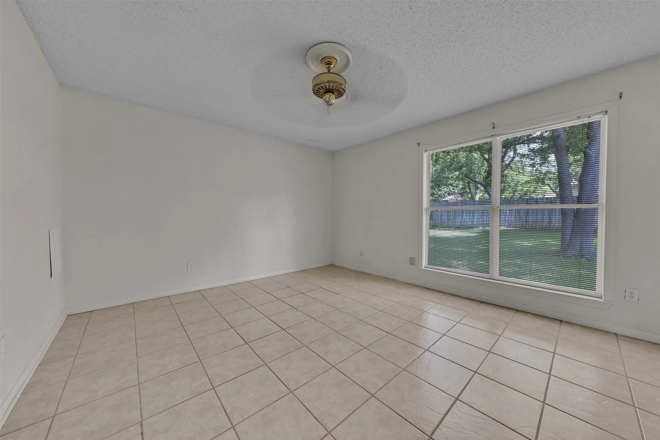 Single Family Residence For Sale in Mc Lennan County , 3256 Village Park Drive, Waco, Texas 76708, 3 Bedroom, 3 Bathroom, 2 Garage spaces, 1,896 Sqft, built in 1976, mls#21325096, Real Estate Agent in Waco, Homes For Sale in Mc Lennan county, Homes For Sale in Waco, Realtor in Waco Texas, Real Estate Brokerage Independent Realty Texas, Luminita Cordes Realtor