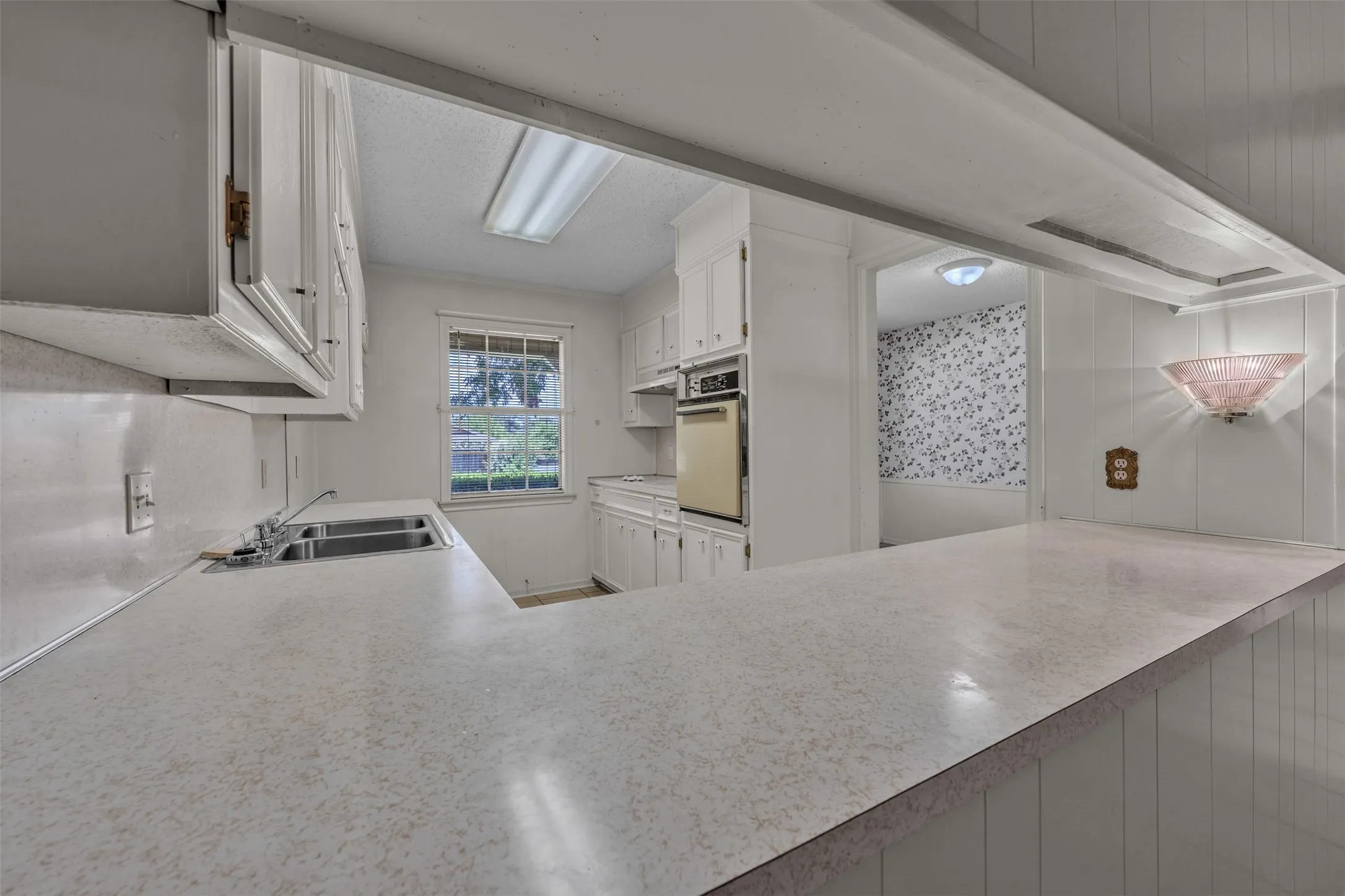 Single Family Residence For Sale in Mc Lennan County , 3256 Village Park Drive, Waco, Texas 76708, 3 Bedroom, 3 Bathroom, 2 Garage spaces, 1,896 Sqft, built in 1976, mls#21325096, Real Estate Agent in Waco, Homes For Sale in Mc Lennan county, Homes For Sale in Waco, Realtor in Waco Texas, Real Estate Brokerage Independent Realty Texas, Luminita Cordes Realtor