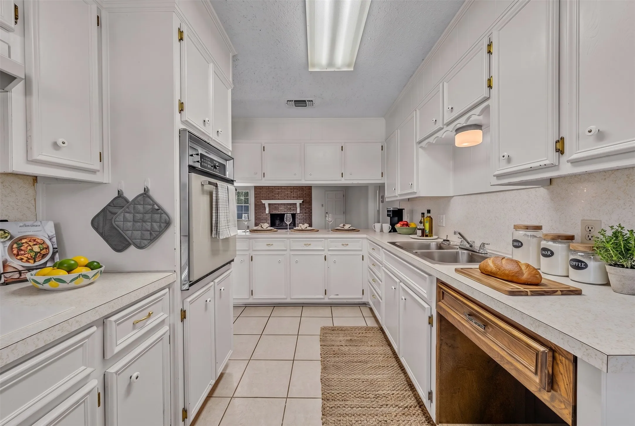 Single Family Residence For Sale in Mc Lennan County , 3256 Village Park Drive, Waco, Texas 76708, 3 Bedroom, 3 Bathroom, 2 Garage spaces, 1,896 Sqft, built in 1976, mls#21325096, Real Estate Agent in Waco, Homes For Sale in Mc Lennan county, Homes For Sale in Waco, Realtor in Waco Texas, Real Estate Brokerage Independent Realty Texas, Luminita Cordes Realtor