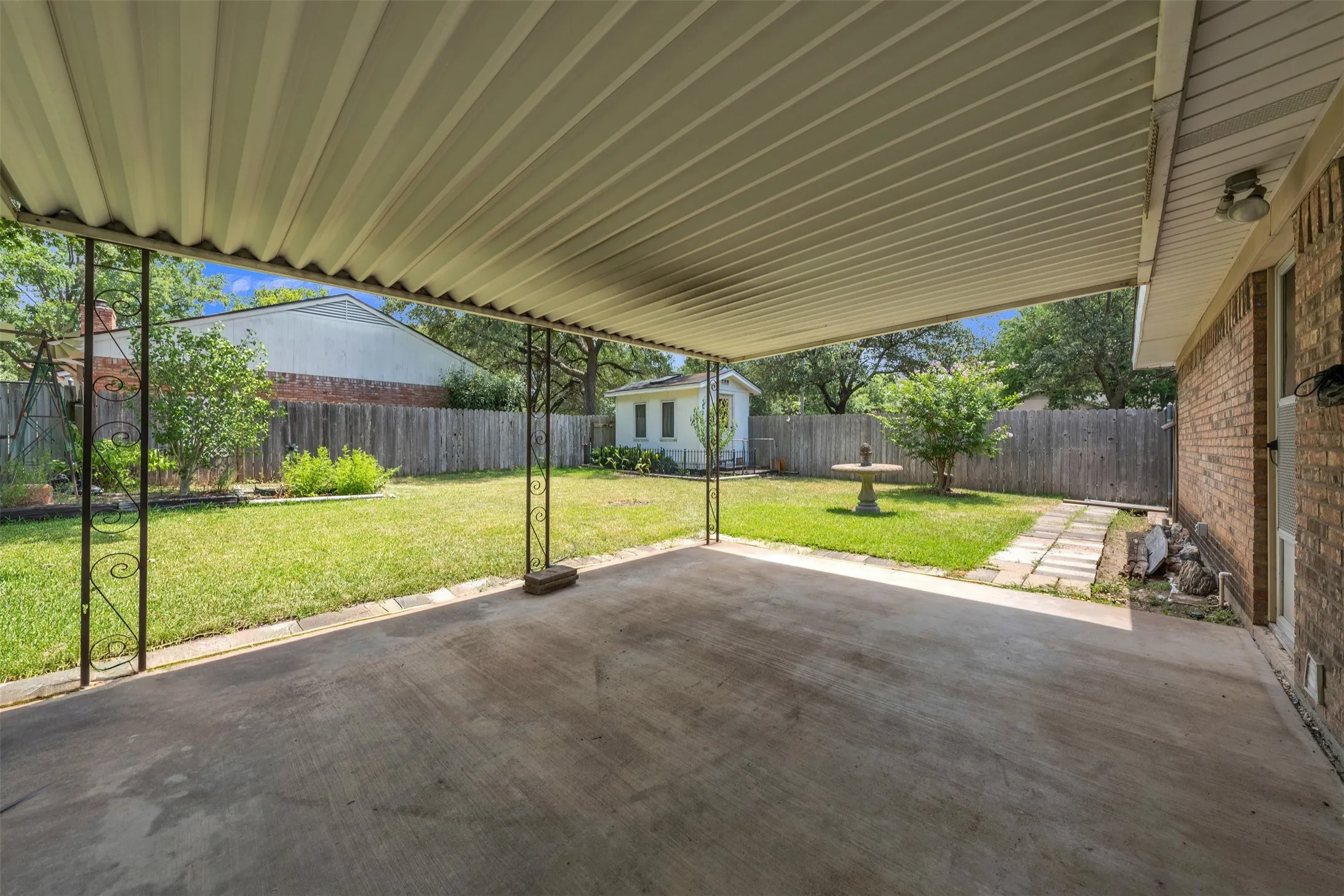 Single Family Residence For Sale in Mc Lennan County , 3256 Village Park Drive, Waco, Texas 76708, 3 Bedroom, 3 Bathroom, 2 Garage spaces, 1,896 Sqft, built in 1976, mls#21325096, Real Estate Agent in Waco, Homes For Sale in Mc Lennan county, Homes For Sale in Waco, Realtor in Waco Texas, Real Estate Brokerage Independent Realty Texas, Luminita Cordes Realtor