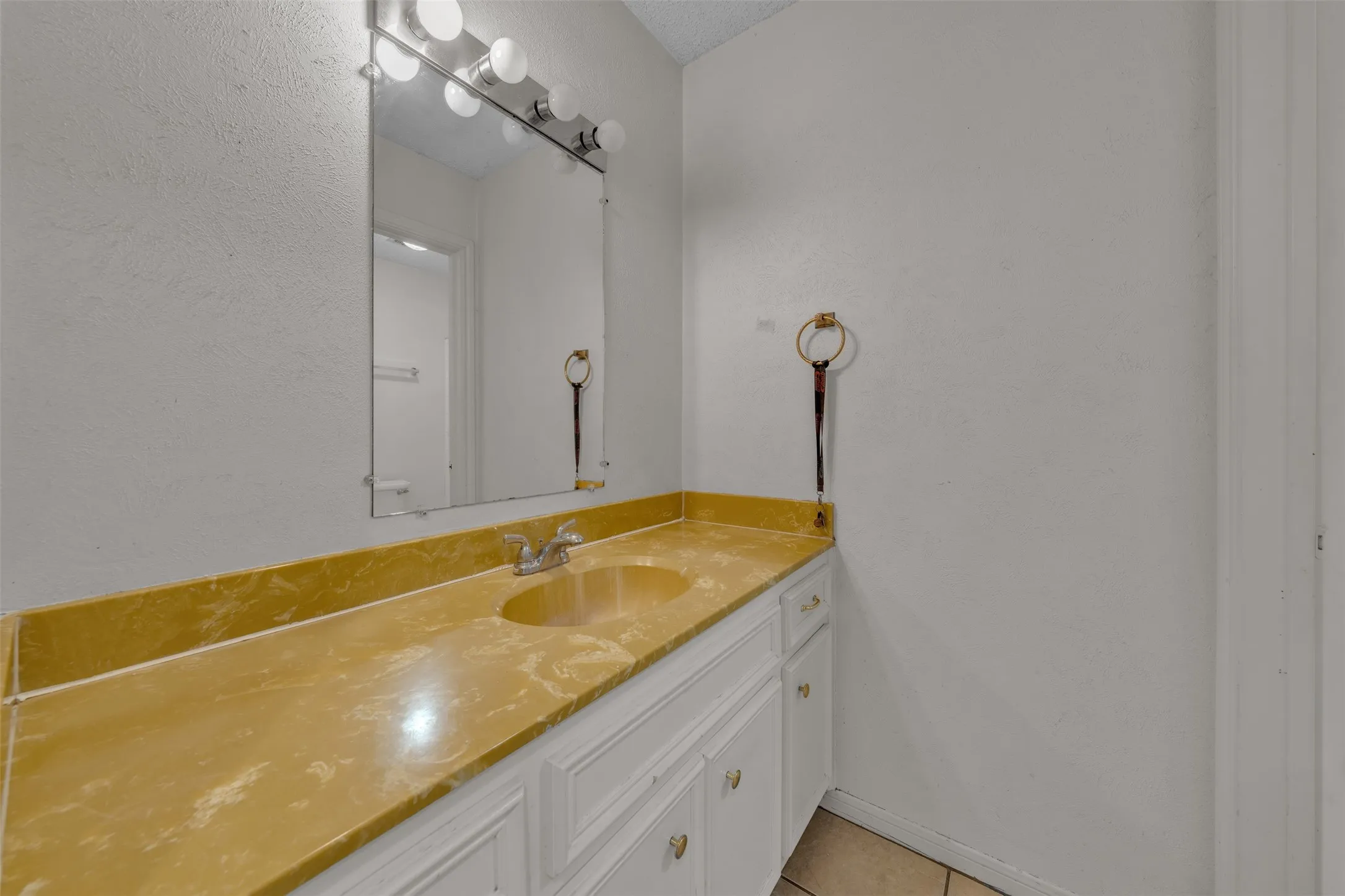 Single Family Residence For Sale in Mc Lennan County , 3256 Village Park Drive, Waco, Texas 76708, 3 Bedroom, 3 Bathroom, 2 Garage spaces, 1,896 Sqft, built in 1976, mls#21325096, Real Estate Agent in Waco, Homes For Sale in Mc Lennan county, Homes For Sale in Waco, Realtor in Waco Texas, Real Estate Brokerage Independent Realty Texas, Luminita Cordes Realtor