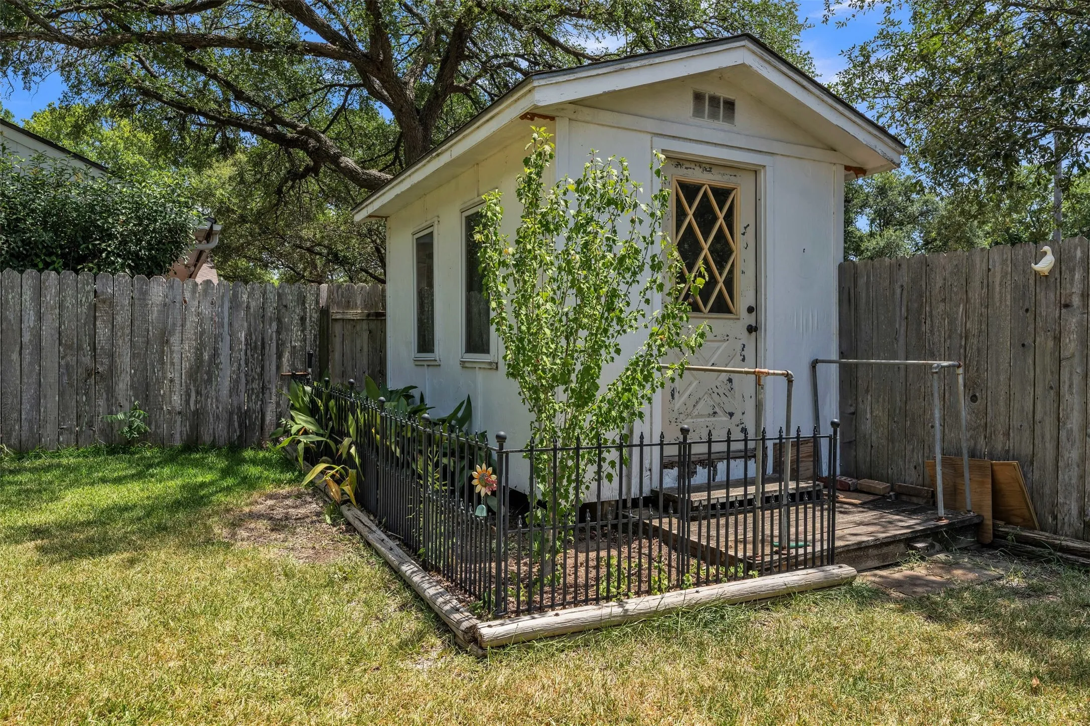 Single Family Residence For Sale in Mc Lennan County , 3256 Village Park Drive, Waco, Texas 76708, 3 Bedroom, 3 Bathroom, 2 Garage spaces, 1,896 Sqft, built in 1976, mls#21325096, Real Estate Agent in Waco, Homes For Sale in Mc Lennan county, Homes For Sale in Waco, Realtor in Waco Texas, Real Estate Brokerage Independent Realty Texas, Luminita Cordes Realtor