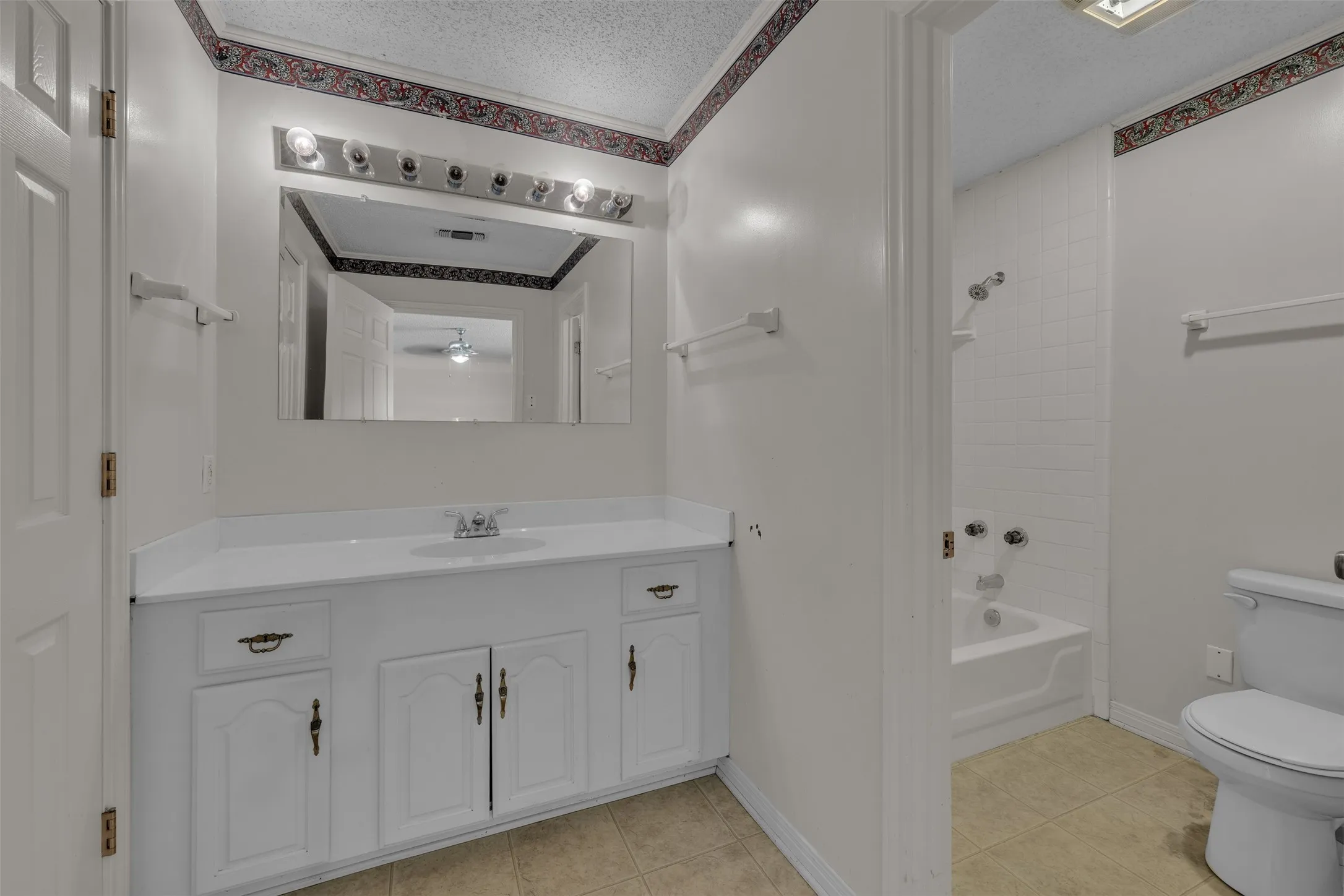 Single Family Residence For Sale in Mc Lennan County , 3256 Village Park Drive, Waco, Texas 76708, 3 Bedroom, 3 Bathroom, 2 Garage spaces, 1,896 Sqft, built in 1976, mls#21325096, Real Estate Agent in Waco, Homes For Sale in Mc Lennan county, Homes For Sale in Waco, Realtor in Waco Texas, Real Estate Brokerage Independent Realty Texas, Luminita Cordes Realtor