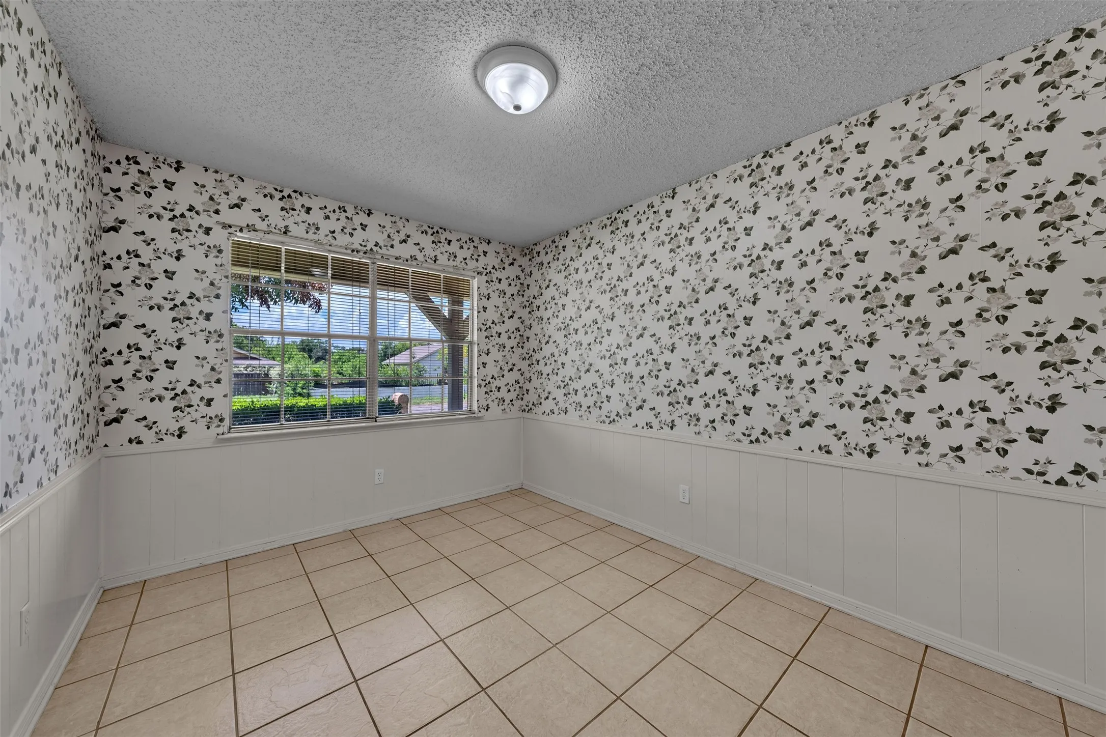 Single Family Residence For Sale in Mc Lennan County , 3256 Village Park Drive, Waco, Texas 76708, 3 Bedroom, 3 Bathroom, 2 Garage spaces, 1,896 Sqft, built in 1976, mls#21325096, Real Estate Agent in Waco, Homes For Sale in Mc Lennan county, Homes For Sale in Waco, Realtor in Waco Texas, Real Estate Brokerage Independent Realty Texas, Luminita Cordes Realtor