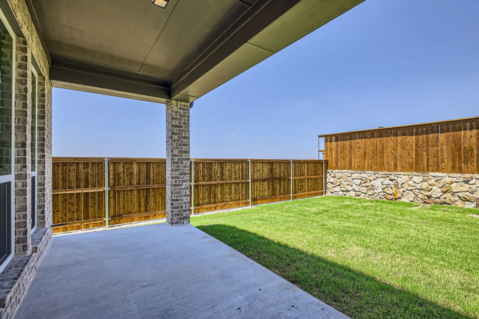 Covered patio with a concrete surface
