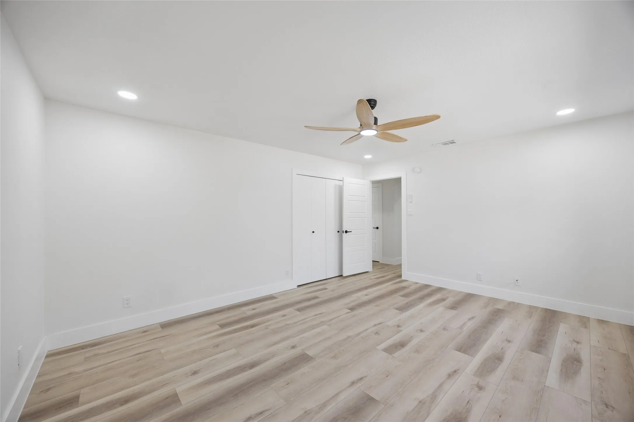 Single Family Residence For Sale in Dallas County , 3332 High Lark Drive, Dallas, Texas 75234, 3 Bedroom, 2 Bathroom, 2 Garage spaces, 1,504 Sqft, built in 1961, Price $410,000, mls#21325182, Real Estate Agent in Dallas, Homes For Sale in Dallas county, Homes For Sale in Dallas, Realtor in Dallas Texas, Real Estate Brokerage Independent Realty Texas, Luminita Cordes Realtor