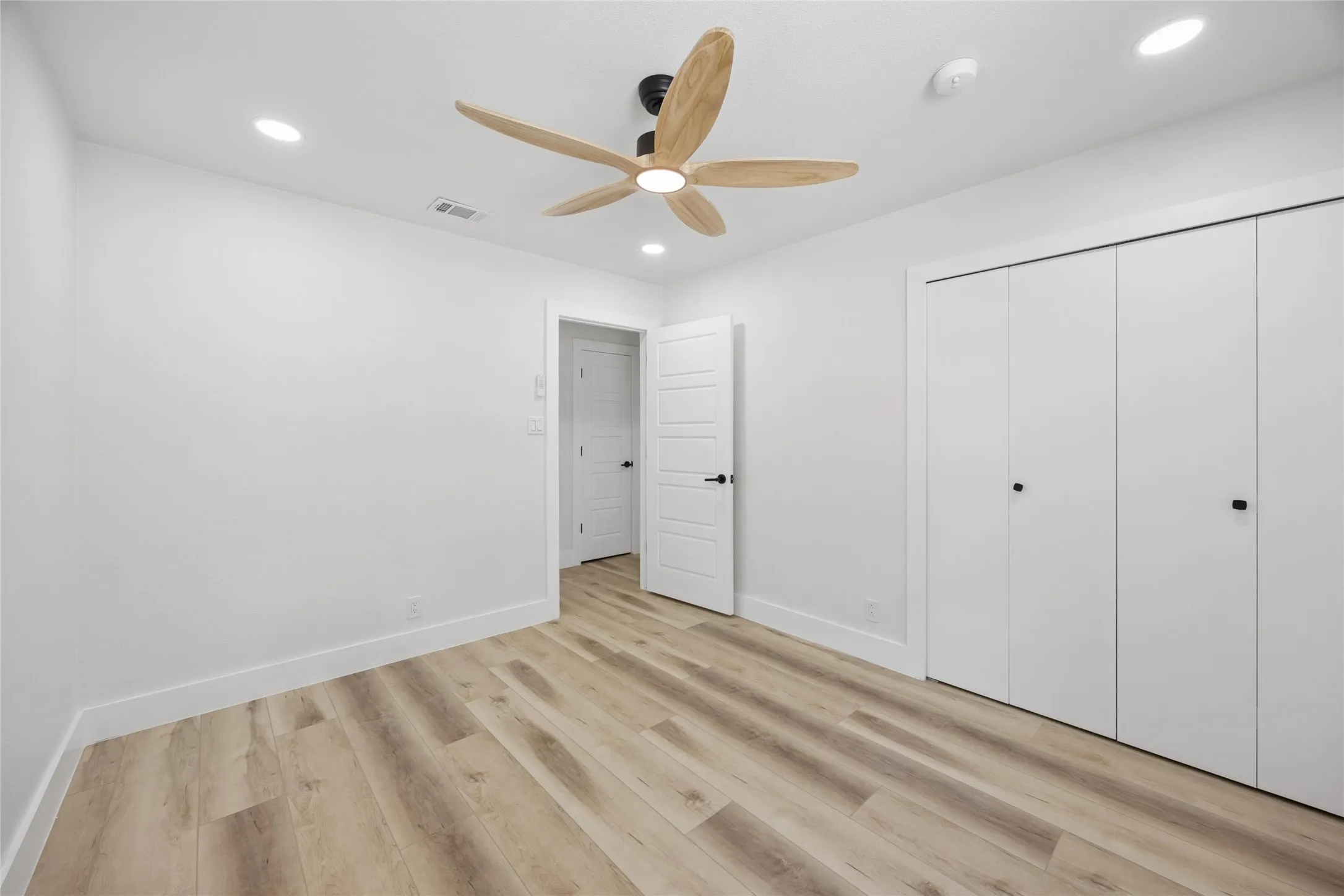 Single Family Residence For Sale in Dallas County , 3332 High Lark Drive, Dallas, Texas 75234, 3 Bedroom, 2 Bathroom, 2 Garage spaces, 1,504 Sqft, built in 1961, Price $410,000, mls#21325182, Real Estate Agent in Dallas, Homes For Sale in Dallas county, Homes For Sale in Dallas, Realtor in Dallas Texas, Real Estate Brokerage Independent Realty Texas, Luminita Cordes Realtor