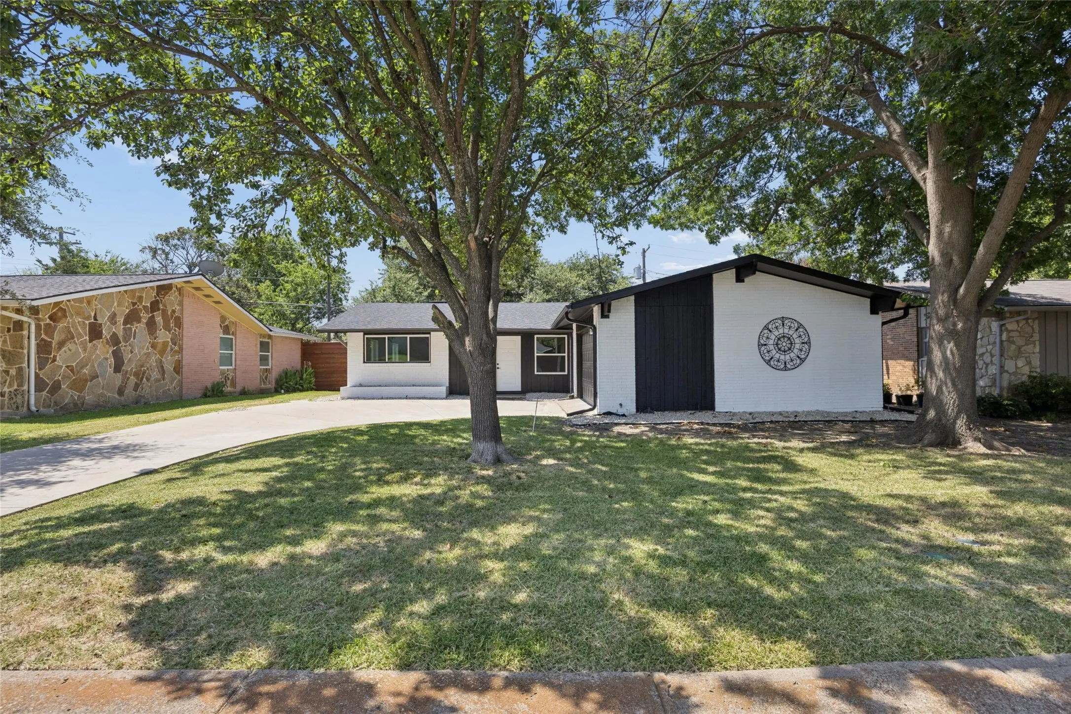 Single Family Residence For Sale in Dallas County , 3332 High Lark Drive, Dallas, Texas 75234, 3 Bedroom, 2 Bathroom, 2 Garage spaces, 1,504 Sqft, built in 1961, Price $410,000, mls#21325182, Real Estate Agent in Dallas, Homes For Sale in Dallas county, Homes For Sale in Dallas, Realtor in Dallas Texas, Real Estate Brokerage Independent Realty Texas, Luminita Cordes Realtor