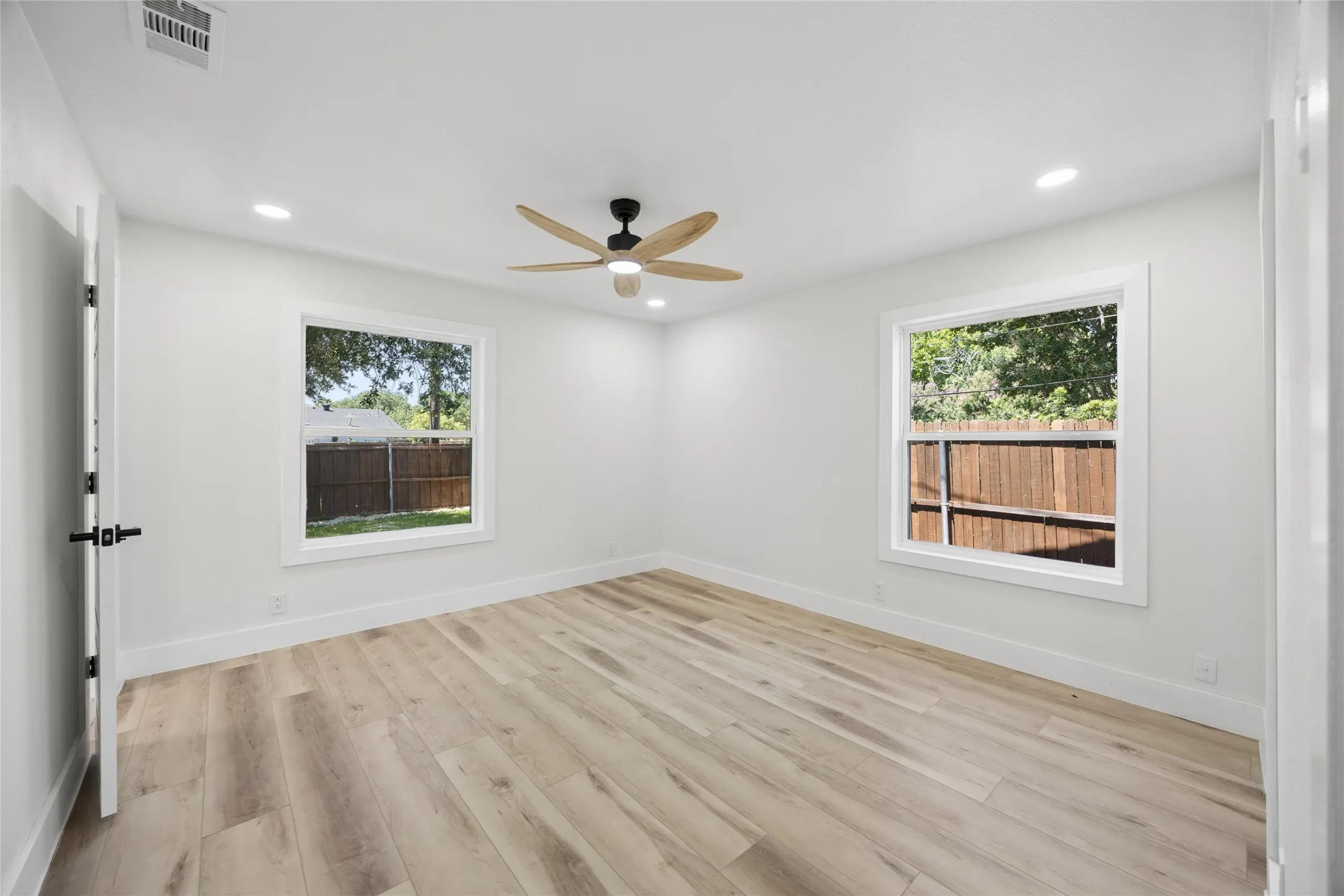 Single Family Residence For Sale in Dallas County , 3332 High Lark Drive, Dallas, Texas 75234, 3 Bedroom, 2 Bathroom, 2 Garage spaces, 1,504 Sqft, built in 1961, Price $410,000, mls#21325182, Real Estate Agent in Dallas, Homes For Sale in Dallas county, Homes For Sale in Dallas, Realtor in Dallas Texas, Real Estate Brokerage Independent Realty Texas, Luminita Cordes Realtor