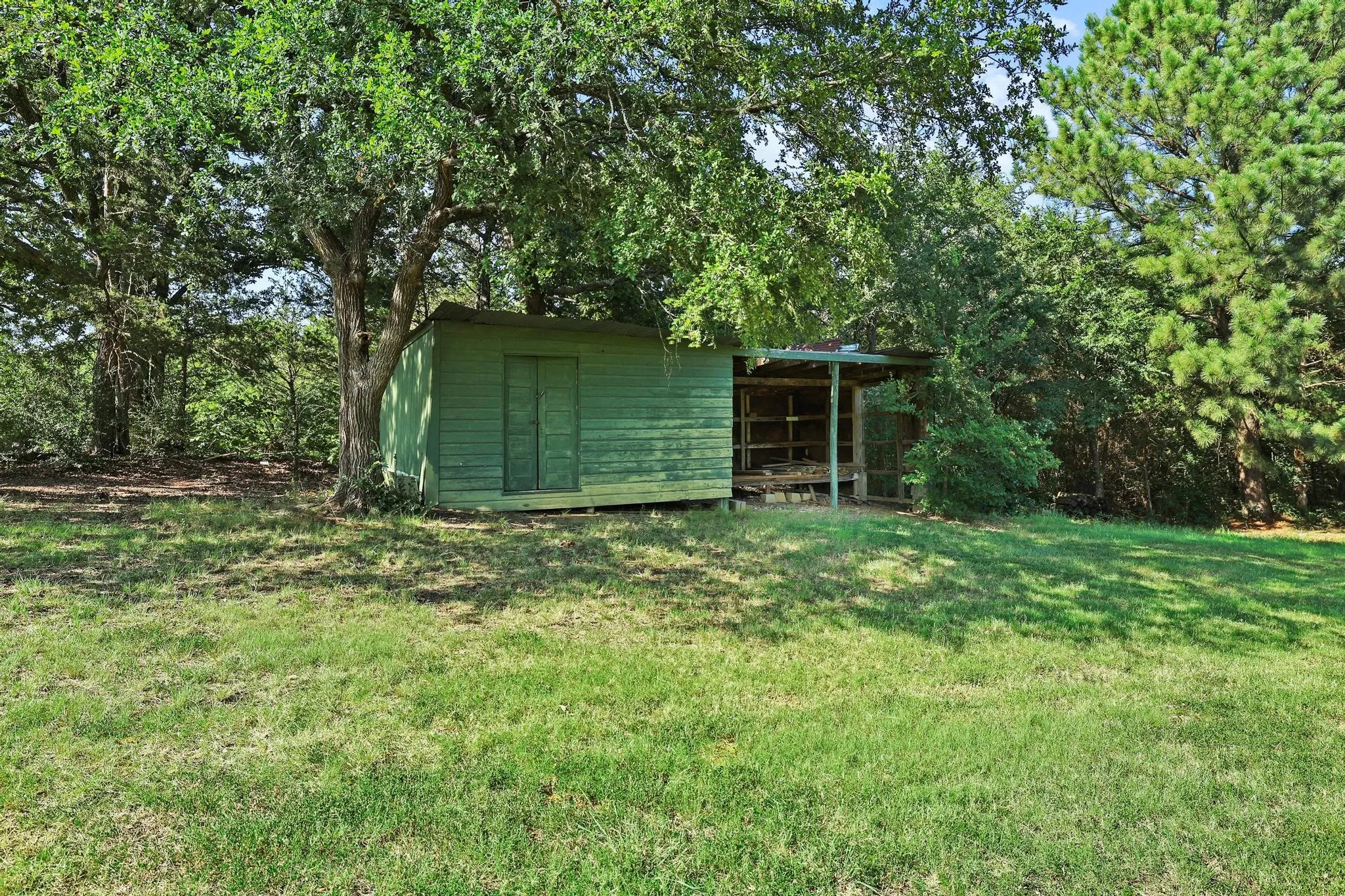 Single Family Residence For Sale in Grayson County , 2200 S Lang Avenue, Denison, Texas 75020, 3 Bedroom, 2 Bathroom, 2 Garage spaces, 1,897 Sqft, built in 1972, mls#21324970, Real Estate Agent in Denison, Homes For Sale in Grayson county, Homes For Sale in Denison, Realtor in Denison Texas, Real Estate Brokerage Independent Realty Texas, Luminita Cordes Realtor
