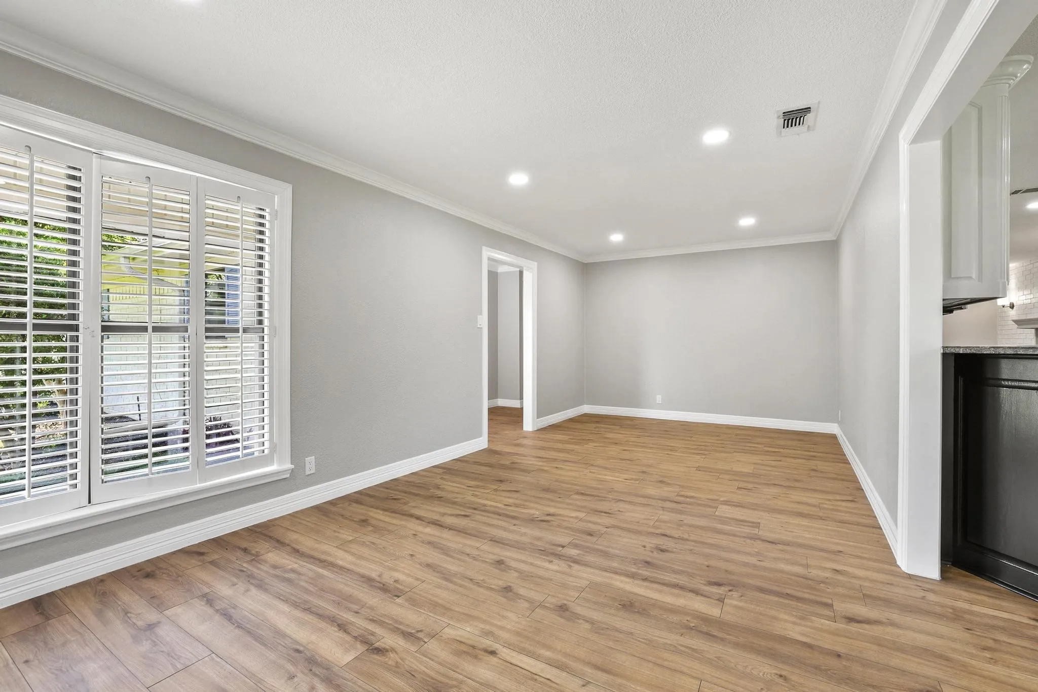 Single Family Residence For Sale in Grayson County , 2200 S Lang Avenue, Denison, Texas 75020, 3 Bedroom, 2 Bathroom, 2 Garage spaces, 1,897 Sqft, built in 1972, mls#21324970, Real Estate Agent in Denison, Homes For Sale in Grayson county, Homes For Sale in Denison, Realtor in Denison Texas, Real Estate Brokerage Independent Realty Texas, Luminita Cordes Realtor