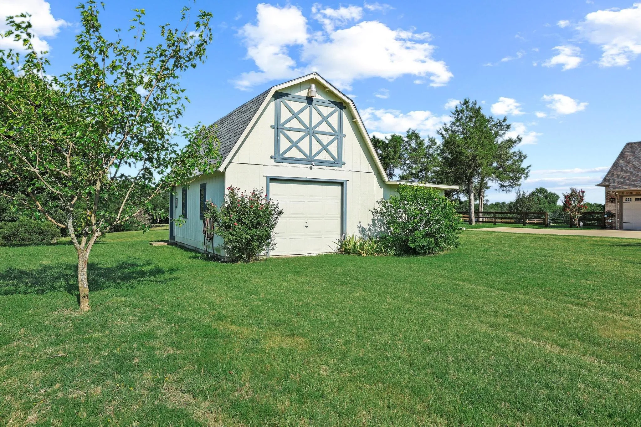 Single Family Residence For Sale in Grayson County , 2200 S Lang Avenue, Denison, Texas 75020, 3 Bedroom, 2 Bathroom, 2 Garage spaces, 1,897 Sqft, built in 1972, mls#21324970, Real Estate Agent in Denison, Homes For Sale in Grayson county, Homes For Sale in Denison, Realtor in Denison Texas, Real Estate Brokerage Independent Realty Texas, Luminita Cordes Realtor