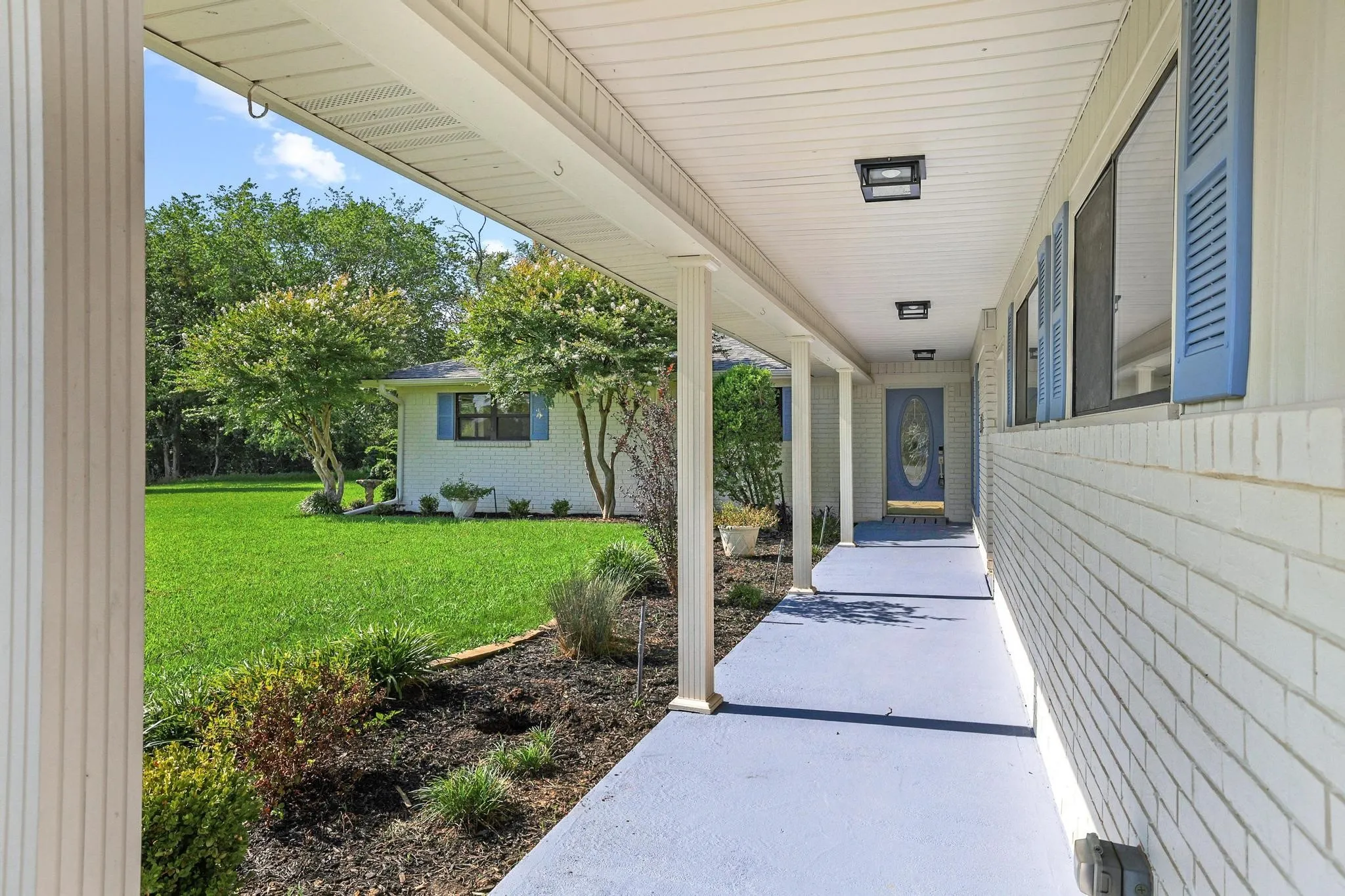 Single Family Residence For Sale in Grayson County , 2200 S Lang Avenue, Denison, Texas 75020, 3 Bedroom, 2 Bathroom, 2 Garage spaces, 1,897 Sqft, built in 1972, mls#21324970, Real Estate Agent in Denison, Homes For Sale in Grayson county, Homes For Sale in Denison, Realtor in Denison Texas, Real Estate Brokerage Independent Realty Texas, Luminita Cordes Realtor