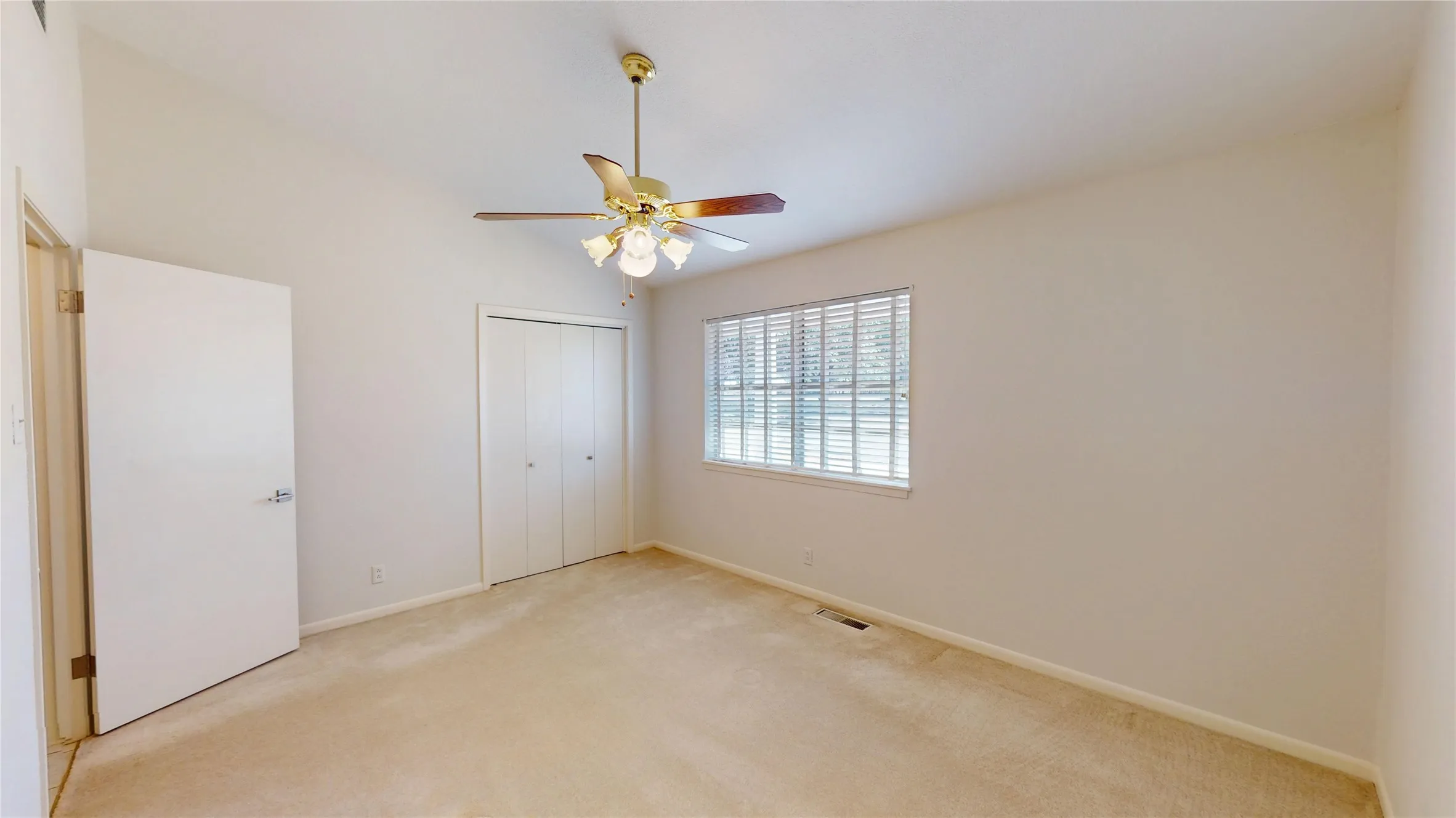Single Family Residence For Sale in Mc Culloch County , 1124 W 6th, Brady, Texas 76825, 4 Bedroom, 4 Bathroom, 4 Garage spaces, 3,404 Sqft, built in 1960, mls#21325232, Real Estate Agent in Brady, Homes For Sale in Mc Culloch county, Homes For Sale in Brady, Realtor in Brady Texas, Real Estate Brokerage Independent Realty Texas, Luminita Cordes Realtor