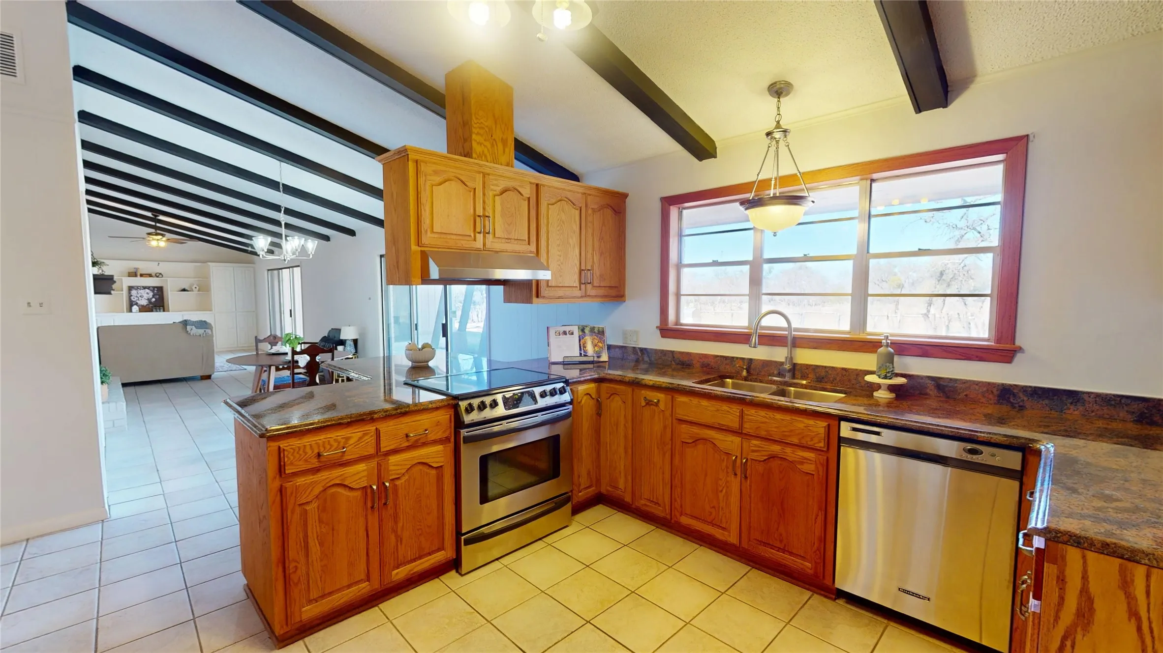Single Family Residence For Sale in Mc Culloch County , 1124 W 6th, Brady, Texas 76825, 4 Bedroom, 4 Bathroom, 4 Garage spaces, 3,404 Sqft, built in 1960, mls#21325232, Real Estate Agent in Brady, Homes For Sale in Mc Culloch county, Homes For Sale in Brady, Realtor in Brady Texas, Real Estate Brokerage Independent Realty Texas, Luminita Cordes Realtor