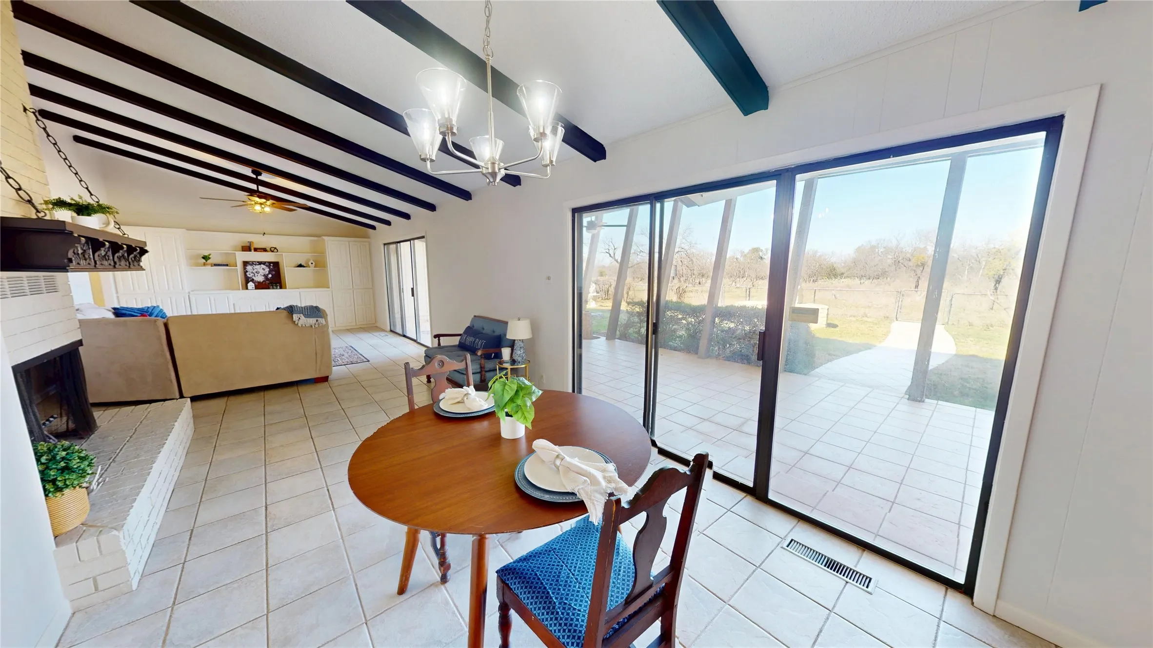 Single Family Residence For Sale in Mc Culloch County , 1124 W 6th, Brady, Texas 76825, 4 Bedroom, 4 Bathroom, 4 Garage spaces, 3,404 Sqft, built in 1960, mls#21325232, Real Estate Agent in Brady, Homes For Sale in Mc Culloch county, Homes For Sale in Brady, Realtor in Brady Texas, Real Estate Brokerage Independent Realty Texas, Luminita Cordes Realtor