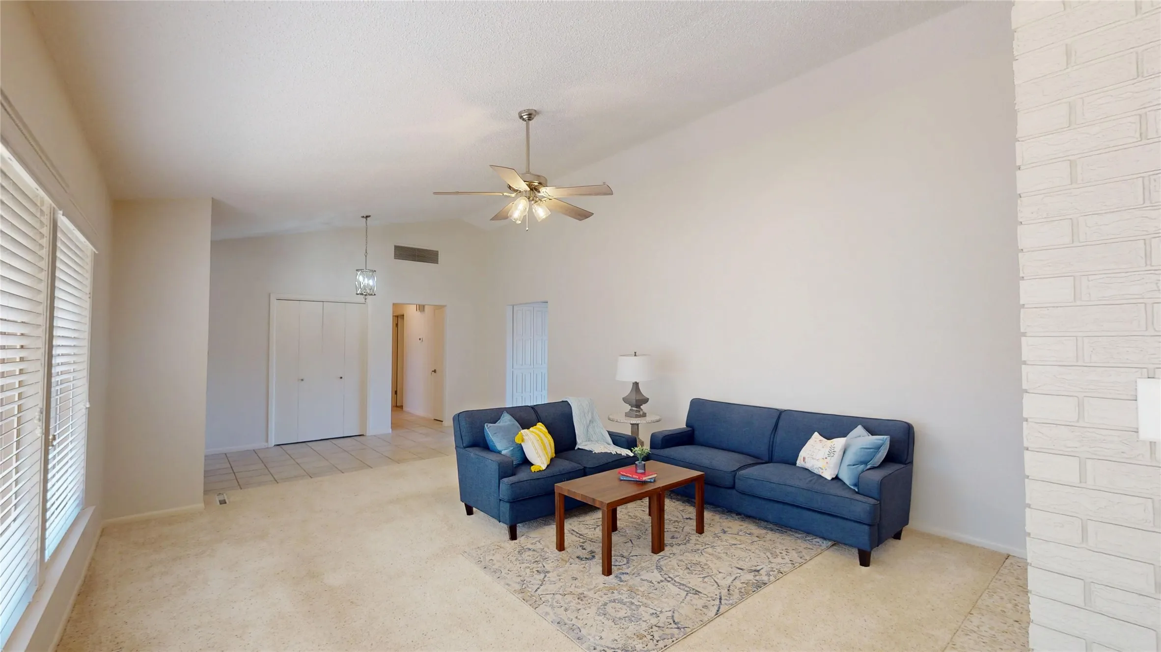 Single Family Residence For Sale in Mc Culloch County , 1124 W 6th, Brady, Texas 76825, 4 Bedroom, 4 Bathroom, 4 Garage spaces, 3,404 Sqft, built in 1960, mls#21325232, Real Estate Agent in Brady, Homes For Sale in Mc Culloch county, Homes For Sale in Brady, Realtor in Brady Texas, Real Estate Brokerage Independent Realty Texas, Luminita Cordes Realtor