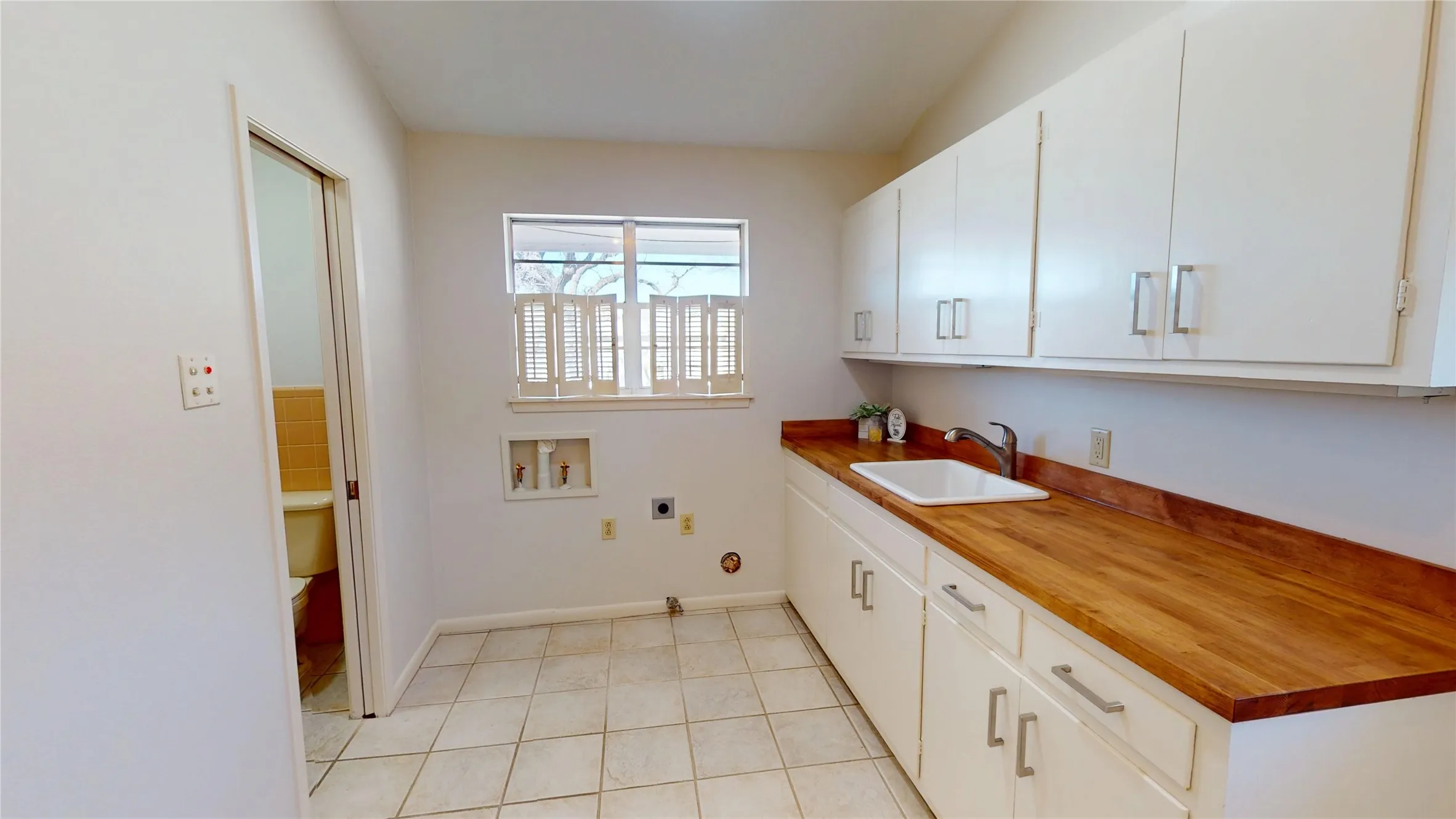 Single Family Residence For Sale in Mc Culloch County , 1124 W 6th, Brady, Texas 76825, 4 Bedroom, 4 Bathroom, 4 Garage spaces, 3,404 Sqft, built in 1960, mls#21325232, Real Estate Agent in Brady, Homes For Sale in Mc Culloch county, Homes For Sale in Brady, Realtor in Brady Texas, Real Estate Brokerage Independent Realty Texas, Luminita Cordes Realtor