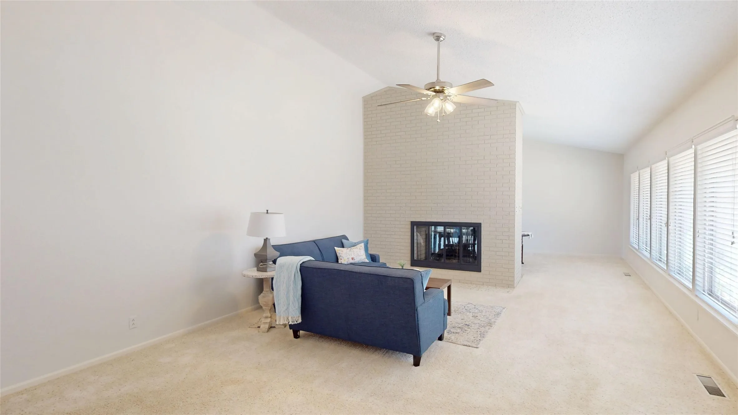 Single Family Residence For Sale in Mc Culloch County , 1124 W 6th, Brady, Texas 76825, 4 Bedroom, 4 Bathroom, 4 Garage spaces, 3,404 Sqft, built in 1960, mls#21325232, Real Estate Agent in Brady, Homes For Sale in Mc Culloch county, Homes For Sale in Brady, Realtor in Brady Texas, Real Estate Brokerage Independent Realty Texas, Luminita Cordes Realtor