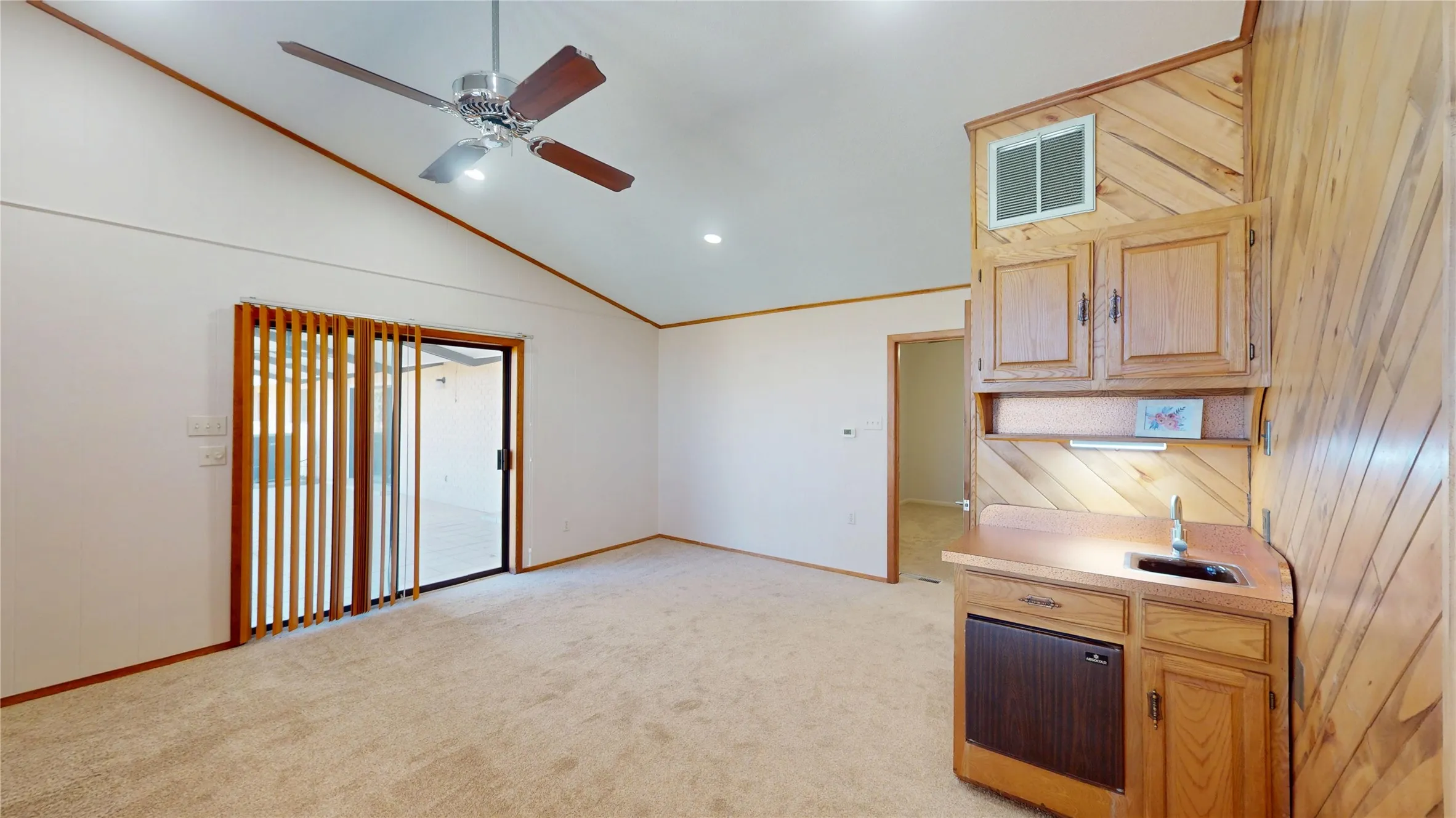 Single Family Residence For Sale in Mc Culloch County , 1124 W 6th, Brady, Texas 76825, 4 Bedroom, 4 Bathroom, 4 Garage spaces, 3,404 Sqft, built in 1960, mls#21325232, Real Estate Agent in Brady, Homes For Sale in Mc Culloch county, Homes For Sale in Brady, Realtor in Brady Texas, Real Estate Brokerage Independent Realty Texas, Luminita Cordes Realtor