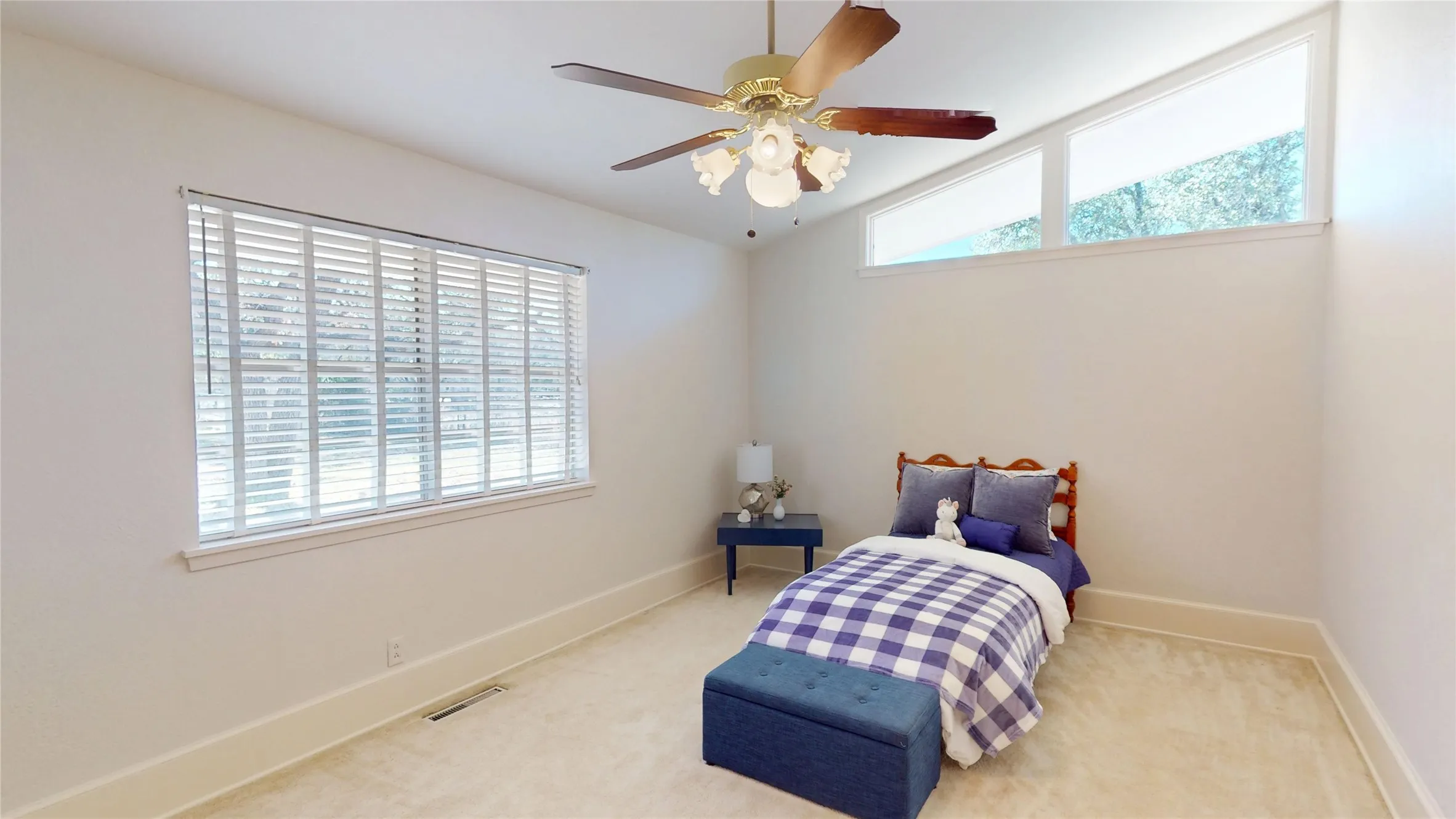 Single Family Residence For Sale in Mc Culloch County , 1124 W 6th, Brady, Texas 76825, 4 Bedroom, 4 Bathroom, 4 Garage spaces, 3,404 Sqft, built in 1960, mls#21325232, Real Estate Agent in Brady, Homes For Sale in Mc Culloch county, Homes For Sale in Brady, Realtor in Brady Texas, Real Estate Brokerage Independent Realty Texas, Luminita Cordes Realtor