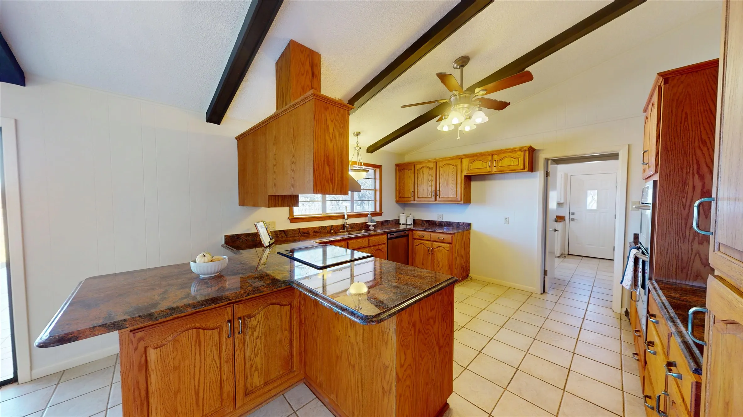 Single Family Residence For Sale in Mc Culloch County , 1124 W 6th, Brady, Texas 76825, 4 Bedroom, 4 Bathroom, 4 Garage spaces, 3,404 Sqft, built in 1960, mls#21325232, Real Estate Agent in Brady, Homes For Sale in Mc Culloch county, Homes For Sale in Brady, Realtor in Brady Texas, Real Estate Brokerage Independent Realty Texas, Luminita Cordes Realtor