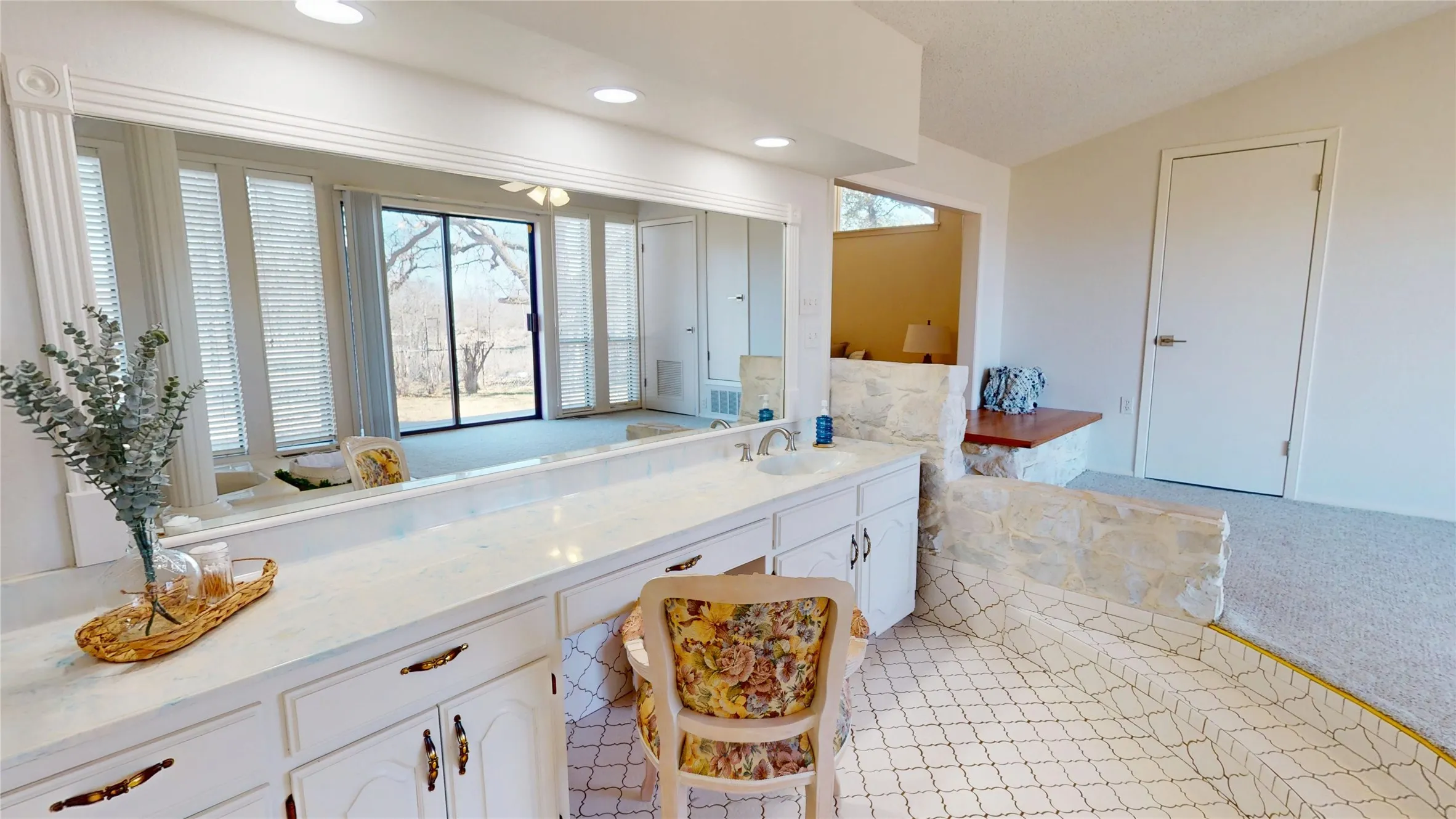 Single Family Residence For Sale in Mc Culloch County , 1124 W 6th, Brady, Texas 76825, 4 Bedroom, 4 Bathroom, 4 Garage spaces, 3,404 Sqft, built in 1960, mls#21325232, Real Estate Agent in Brady, Homes For Sale in Mc Culloch county, Homes For Sale in Brady, Realtor in Brady Texas, Real Estate Brokerage Independent Realty Texas, Luminita Cordes Realtor