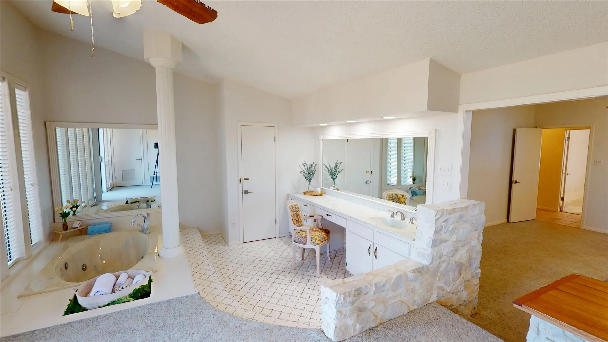 Single Family Residence For Sale in Mc Culloch County , 1124 W 6th, Brady, Texas 76825, 4 Bedroom, 4 Bathroom, 4 Garage spaces, 3,404 Sqft, built in 1960, mls#21325232, Real Estate Agent in Brady, Homes For Sale in Mc Culloch county, Homes For Sale in Brady, Realtor in Brady Texas, Real Estate Brokerage Independent Realty Texas, Luminita Cordes Realtor