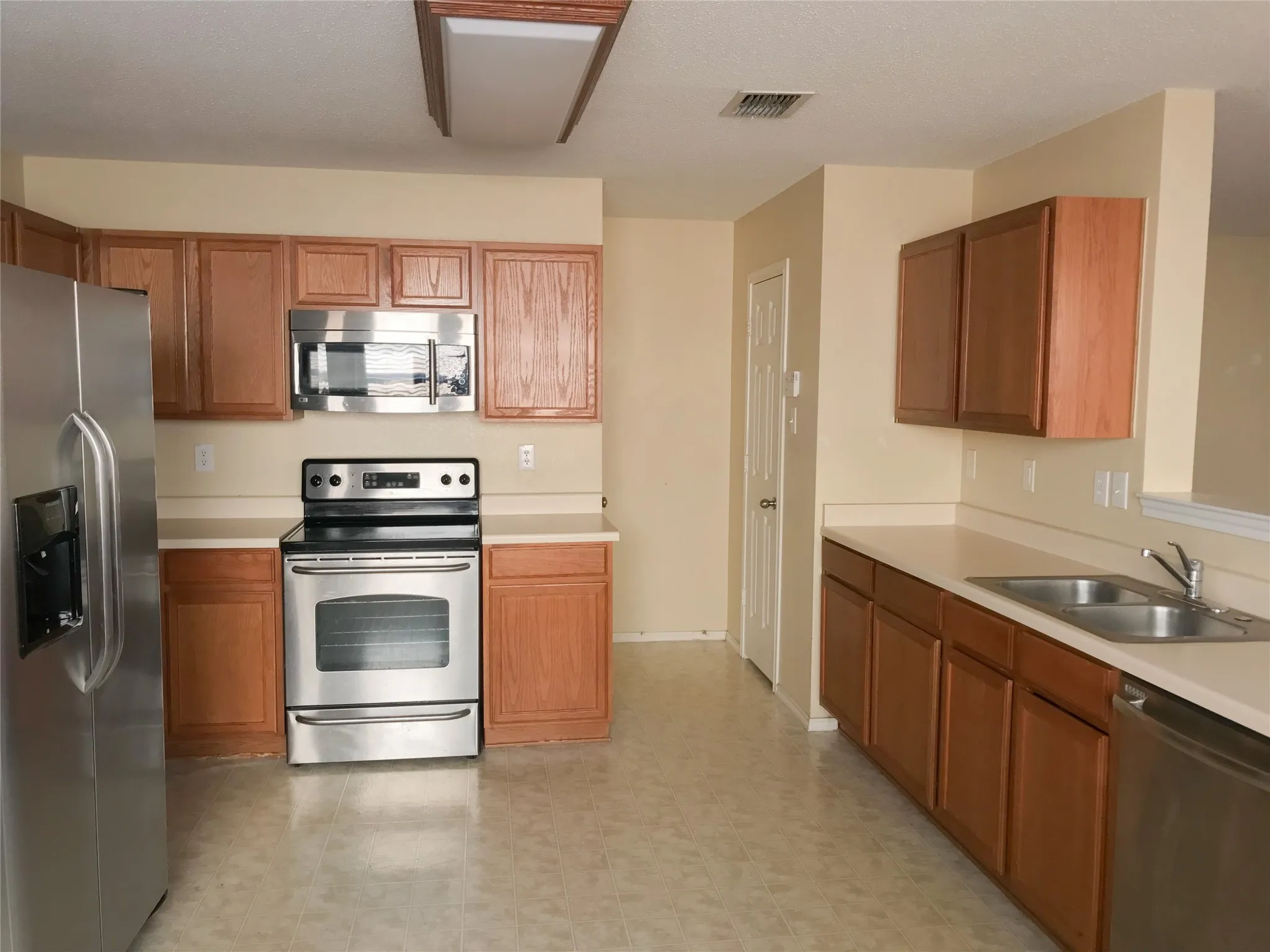 Single Family Residence For Rent in Rockwall County , 3097 Coolwood Lane, Rockwall, Texas 75032, 3 Bedroom, 2 Bathroom, 2 Garage spaces, 1,603 Sqft, built in 2005, mls#21307319, Real Estate Agent in Rockwall, Homes For Rent in Rockwall county, Homes For Rent in Rockwall, Realtor in Rockwall Texas, Real Estate Brokerage Independent Realty Texas, Luminita Cordes Realtor