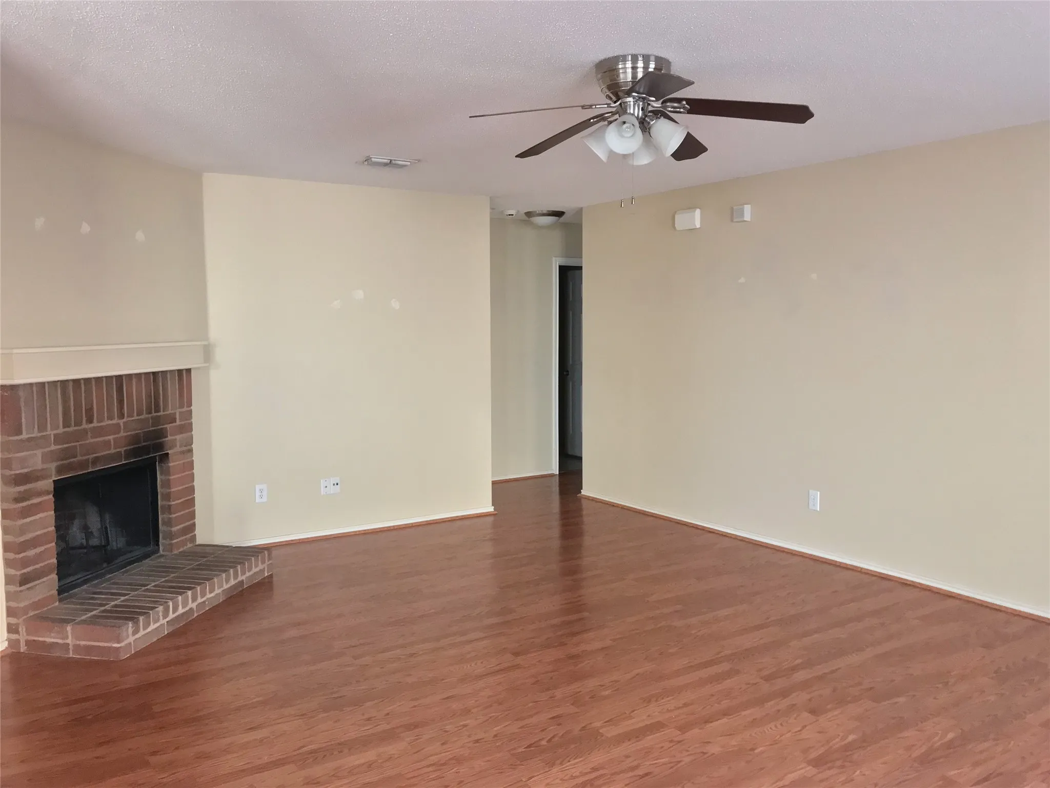 Single Family Residence For Rent in Rockwall County , 3097 Coolwood Lane, Rockwall, Texas 75032, 3 Bedroom, 2 Bathroom, 2 Garage spaces, 1,603 Sqft, built in 2005, mls#21307319, Real Estate Agent in Rockwall, Homes For Rent in Rockwall county, Homes For Rent in Rockwall, Realtor in Rockwall Texas, Real Estate Brokerage Independent Realty Texas, Luminita Cordes Realtor