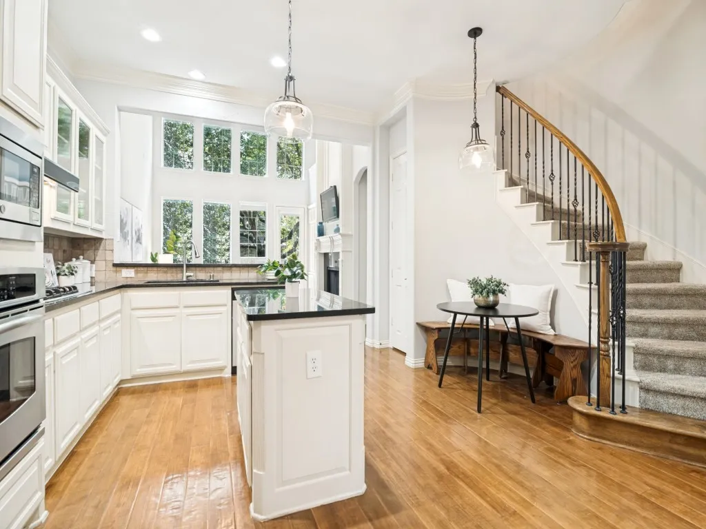 Townhouse For Sale in Collin County , 5381 Keswick Drive, Frisco, Texas 75034, 3 Bedroom, 3 Bathroom, 2 Garage spaces, 2,476 Sqft, built in 2005, mls#21319569, Real Estate Agent in Frisco, Homes For Sale in Collin county, Homes For Sale in Frisco, Realtor in Frisco Texas, Real Estate Brokerage Independent Realty Texas, Luminita Cordes Realtor