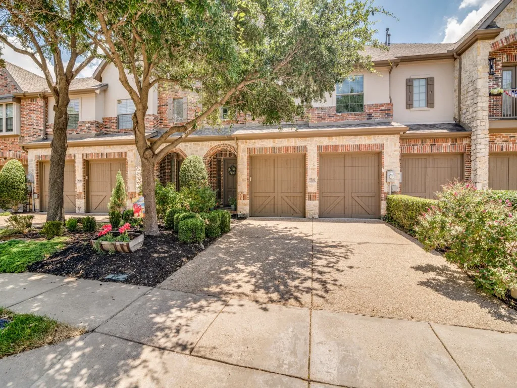 Townhouse For Sale in Collin County , 5381 Keswick Drive, Frisco, Texas 75034, 3 Bedroom, 3 Bathroom, 2 Garage spaces, 2,476 Sqft, built in 2005, mls#21319569, Real Estate Agent in Frisco, Homes For Sale in Collin county, Homes For Sale in Frisco, Realtor in Frisco Texas, Real Estate Brokerage Independent Realty Texas, Luminita Cordes Realtor
