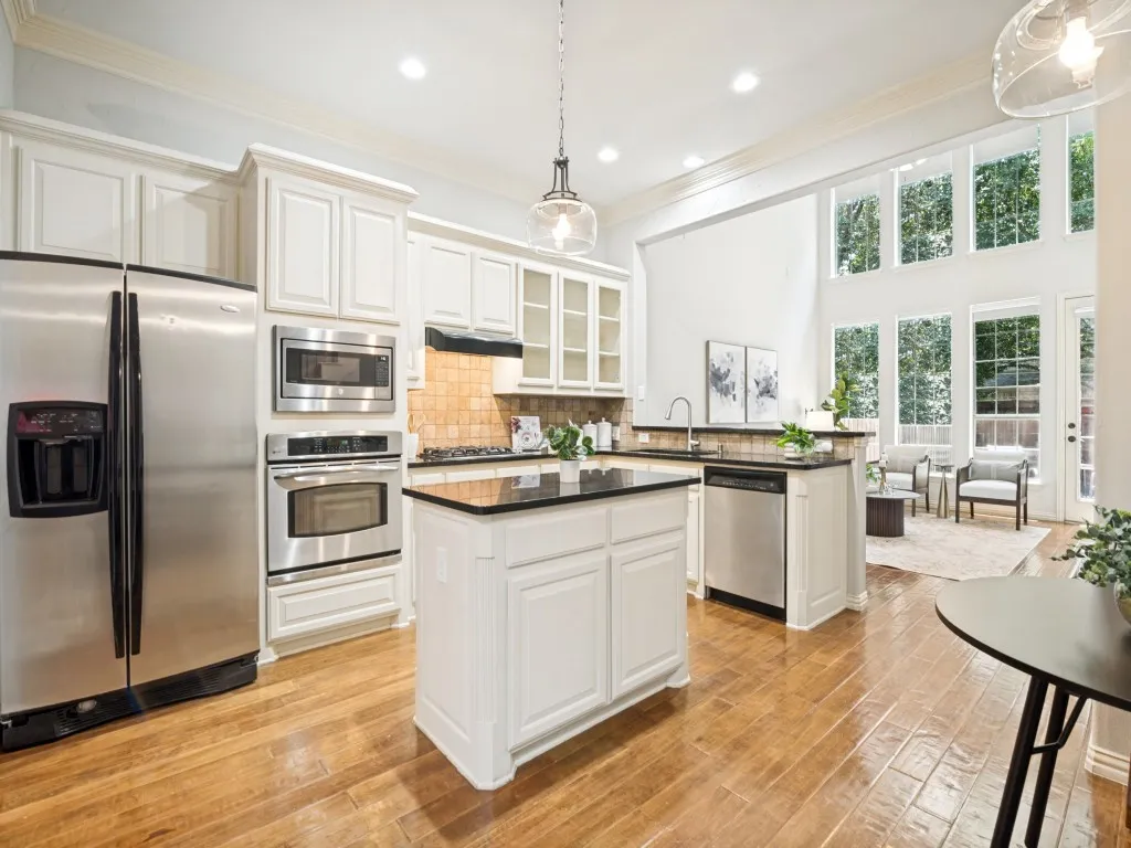 Townhouse For Sale in Collin County , 5381 Keswick Drive, Frisco, Texas 75034, 3 Bedroom, 3 Bathroom, 2 Garage spaces, 2,476 Sqft, built in 2005, mls#21319569, Real Estate Agent in Frisco, Homes For Sale in Collin county, Homes For Sale in Frisco, Realtor in Frisco Texas, Real Estate Brokerage Independent Realty Texas, Luminita Cordes Realtor