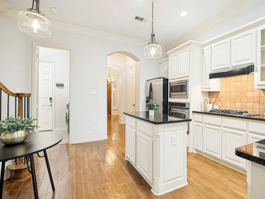Townhouse For Sale in Collin County , 5381 Keswick Drive, Frisco, Texas 75034, 3 Bedroom, 3 Bathroom, 2 Garage spaces, 2,476 Sqft, built in 2005, mls#21319569, Real Estate Agent in Frisco, Homes For Sale in Collin county, Homes For Sale in Frisco, Realtor in Frisco Texas, Real Estate Brokerage Independent Realty Texas, Luminita Cordes Realtor