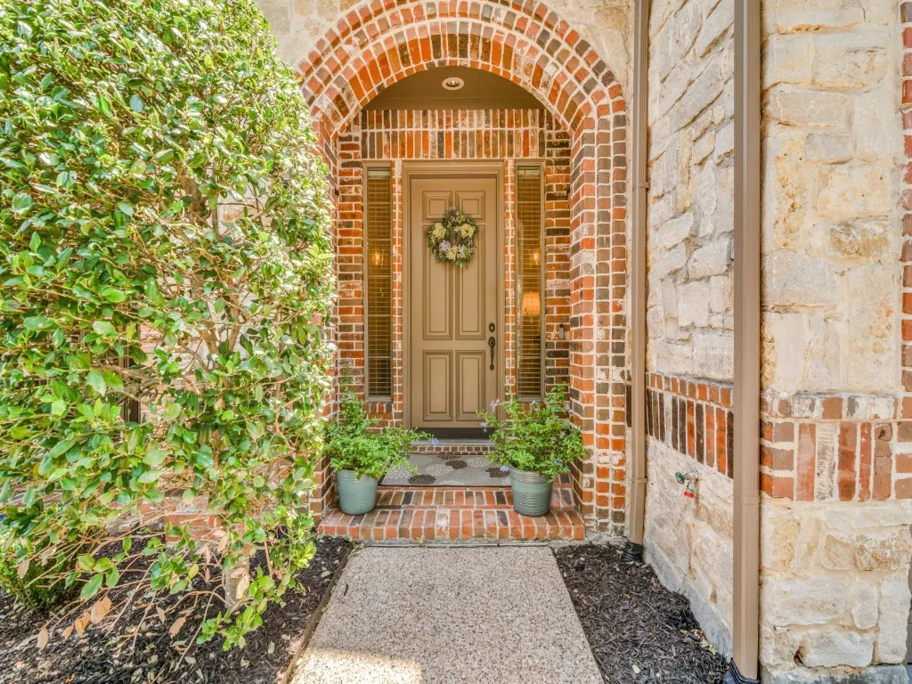 Townhouse For Sale in Collin County , 5381 Keswick Drive, Frisco, Texas 75034, 3 Bedroom, 3 Bathroom, 2 Garage spaces, 2,476 Sqft, built in 2005, mls#21319569, Real Estate Agent in Frisco, Homes For Sale in Collin county, Homes For Sale in Frisco, Realtor in Frisco Texas, Real Estate Brokerage Independent Realty Texas, Luminita Cordes Realtor