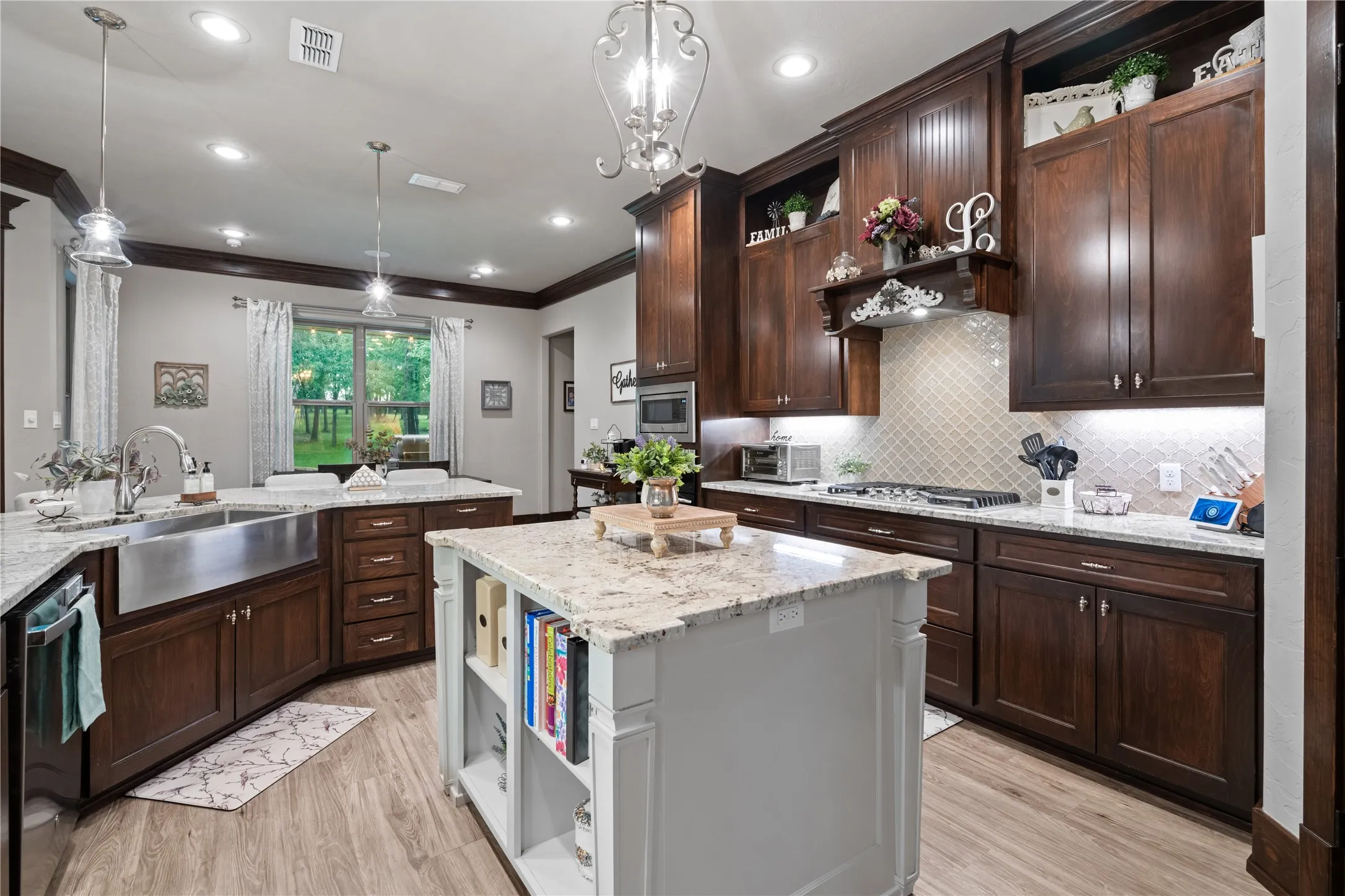Single Family Residence For Sale in Gregg County , 4002 Shadow Ridge Lane, Longview, Texas 75605, 4 Bedroom, 4 Bathroom, 3 Garage spaces, 3,051 Sqft, built in 2016, mls#21325243, Real Estate Agent in Longview, Homes For Sale in Gregg county, Homes For Sale in Longview, Realtor in Longview Texas, Real Estate Brokerage Independent Realty Texas, Luminita Cordes Realtor