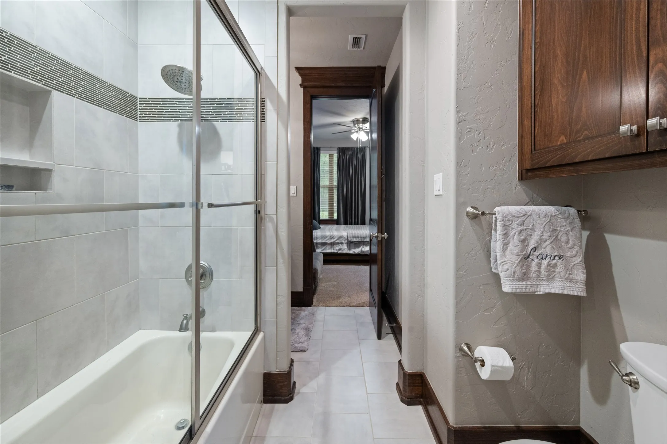 Single Family Residence For Sale in Gregg County , 4002 Shadow Ridge Lane, Longview, Texas 75605, 4 Bedroom, 4 Bathroom, 3 Garage spaces, 3,051 Sqft, built in 2016, mls#21325243, Real Estate Agent in Longview, Homes For Sale in Gregg county, Homes For Sale in Longview, Realtor in Longview Texas, Real Estate Brokerage Independent Realty Texas, Luminita Cordes Realtor