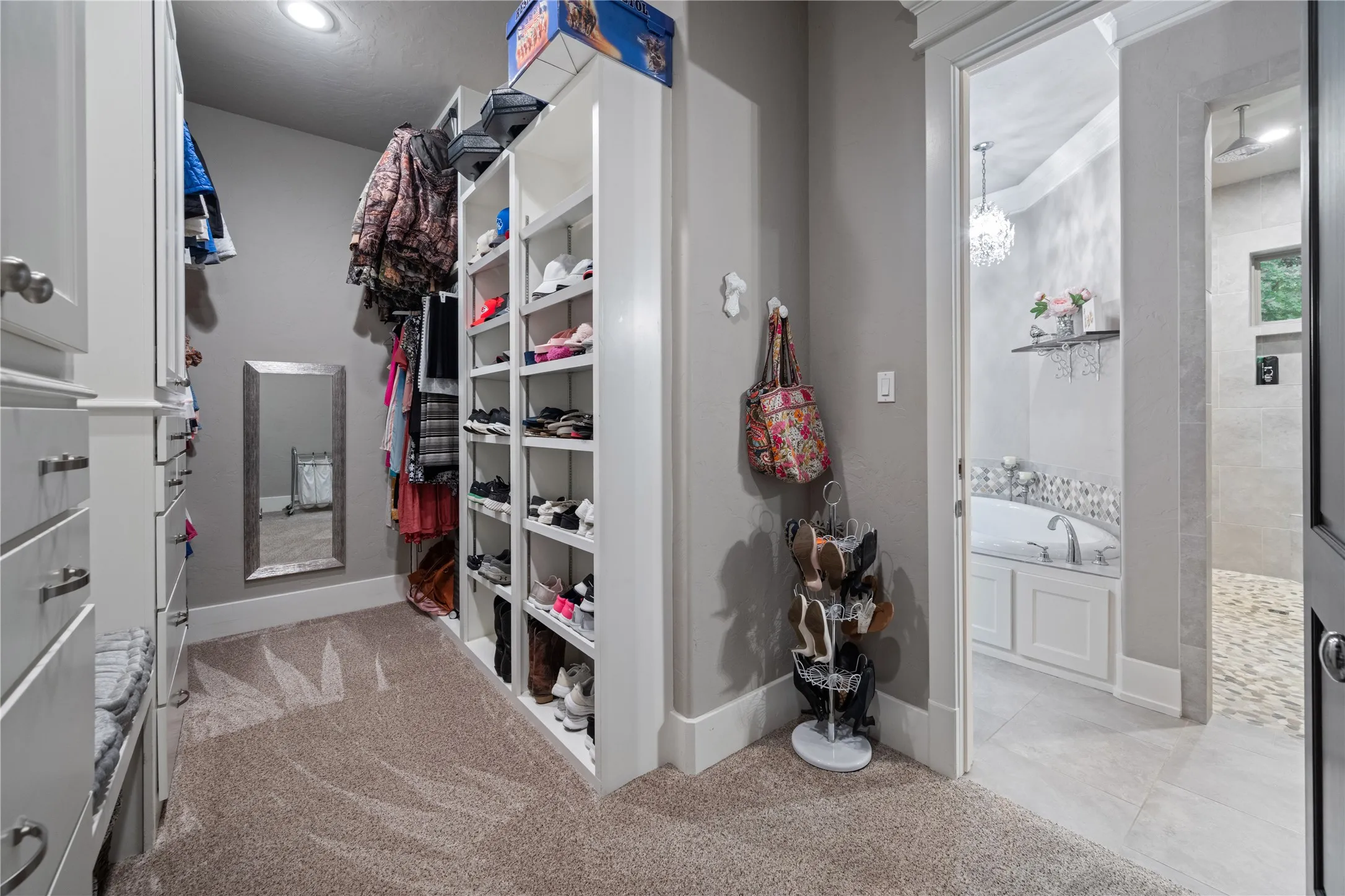 Single Family Residence For Sale in Gregg County , 4002 Shadow Ridge Lane, Longview, Texas 75605, 4 Bedroom, 4 Bathroom, 3 Garage spaces, 3,051 Sqft, built in 2016, mls#21325243, Real Estate Agent in Longview, Homes For Sale in Gregg county, Homes For Sale in Longview, Realtor in Longview Texas, Real Estate Brokerage Independent Realty Texas, Luminita Cordes Realtor