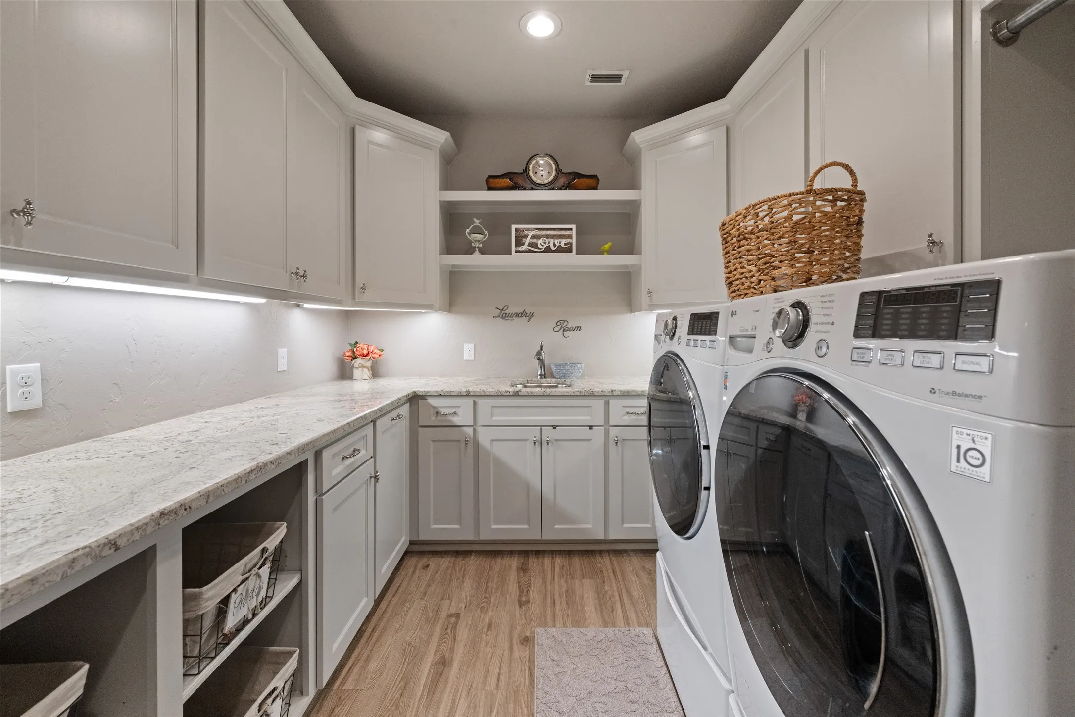 Single Family Residence For Sale in Gregg County , 4002 Shadow Ridge Lane, Longview, Texas 75605, 4 Bedroom, 4 Bathroom, 3 Garage spaces, 3,051 Sqft, built in 2016, mls#21325243, Real Estate Agent in Longview, Homes For Sale in Gregg county, Homes For Sale in Longview, Realtor in Longview Texas, Real Estate Brokerage Independent Realty Texas, Luminita Cordes Realtor