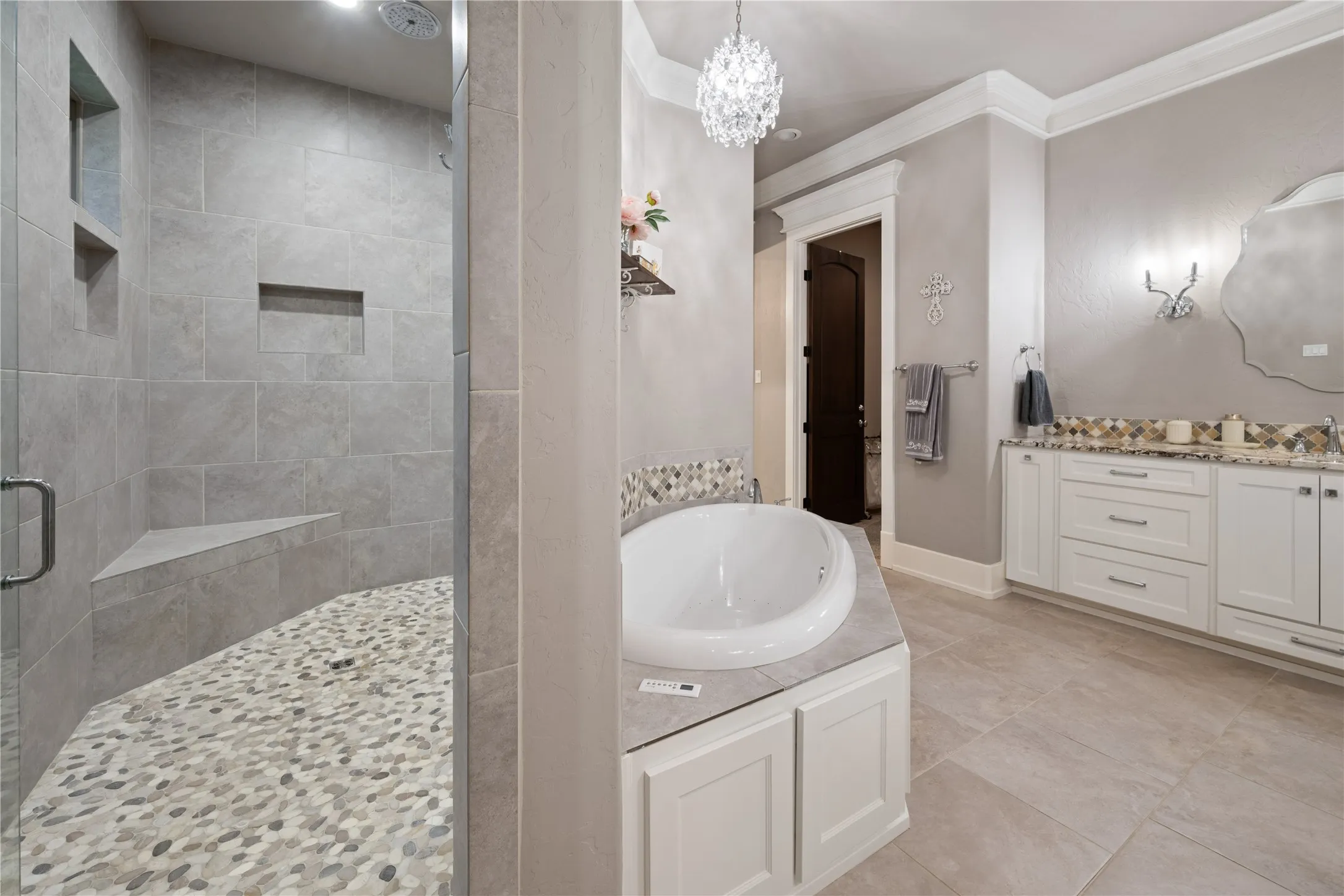Single Family Residence For Sale in Gregg County , 4002 Shadow Ridge Lane, Longview, Texas 75605, 4 Bedroom, 4 Bathroom, 3 Garage spaces, 3,051 Sqft, built in 2016, mls#21325243, Real Estate Agent in Longview, Homes For Sale in Gregg county, Homes For Sale in Longview, Realtor in Longview Texas, Real Estate Brokerage Independent Realty Texas, Luminita Cordes Realtor