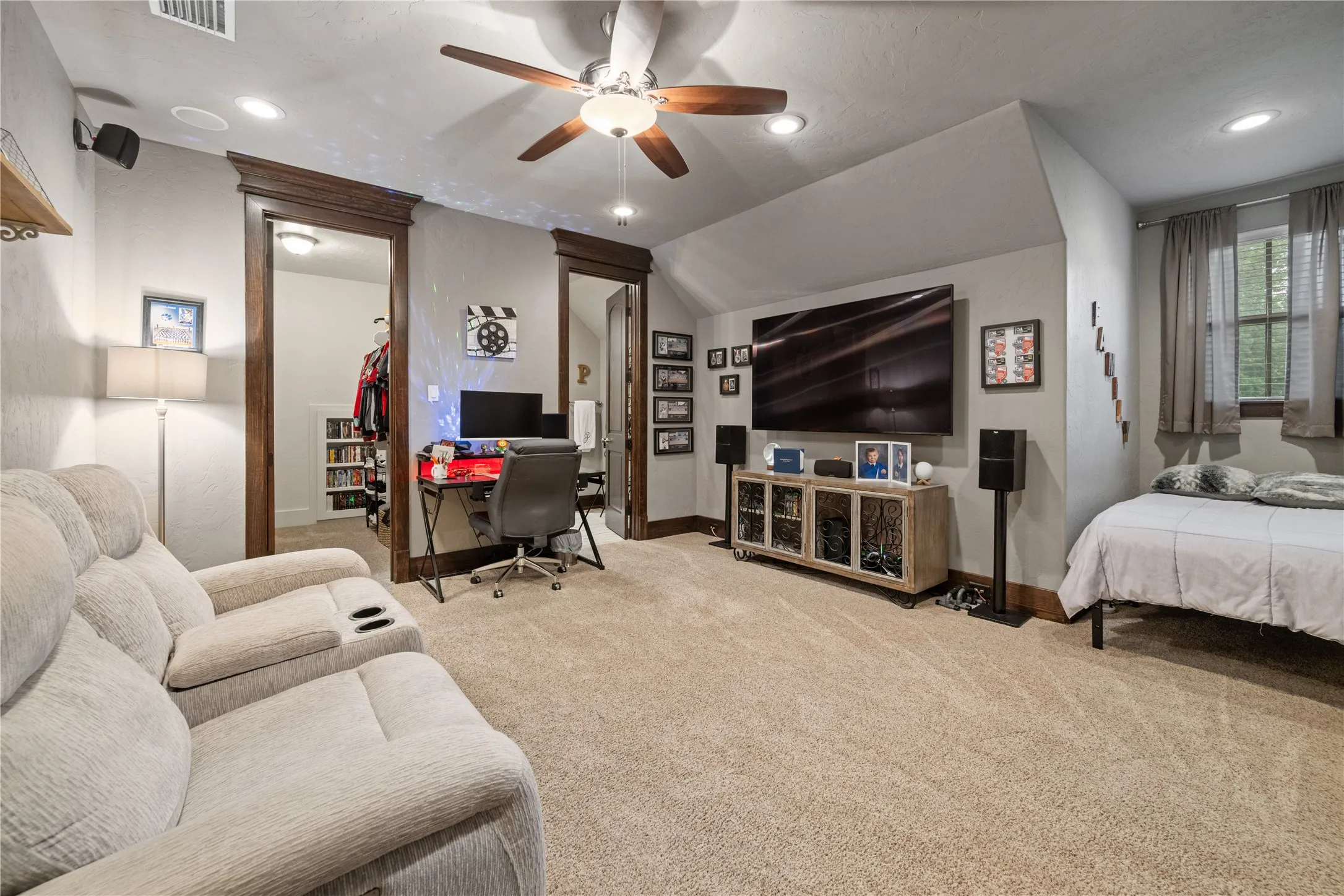Single Family Residence For Sale in Gregg County , 4002 Shadow Ridge Lane, Longview, Texas 75605, 4 Bedroom, 4 Bathroom, 3 Garage spaces, 3,051 Sqft, built in 2016, mls#21325243, Real Estate Agent in Longview, Homes For Sale in Gregg county, Homes For Sale in Longview, Realtor in Longview Texas, Real Estate Brokerage Independent Realty Texas, Luminita Cordes Realtor