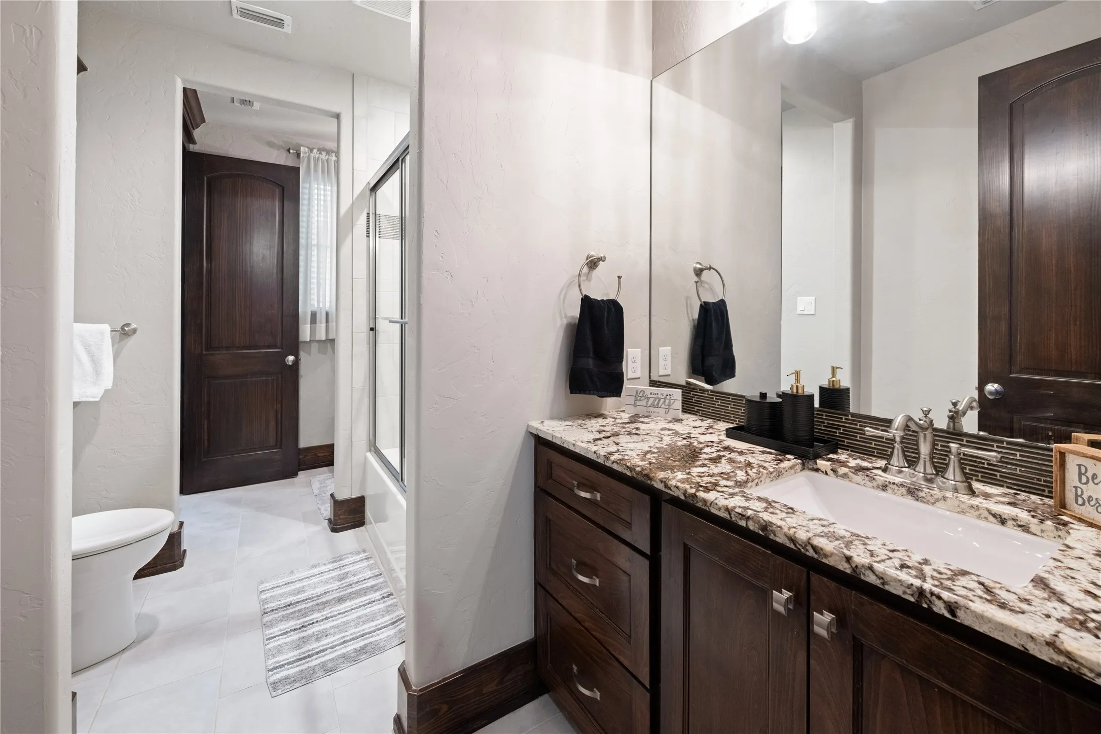 Single Family Residence For Sale in Gregg County , 4002 Shadow Ridge Lane, Longview, Texas 75605, 4 Bedroom, 4 Bathroom, 3 Garage spaces, 3,051 Sqft, built in 2016, mls#21325243, Real Estate Agent in Longview, Homes For Sale in Gregg county, Homes For Sale in Longview, Realtor in Longview Texas, Real Estate Brokerage Independent Realty Texas, Luminita Cordes Realtor